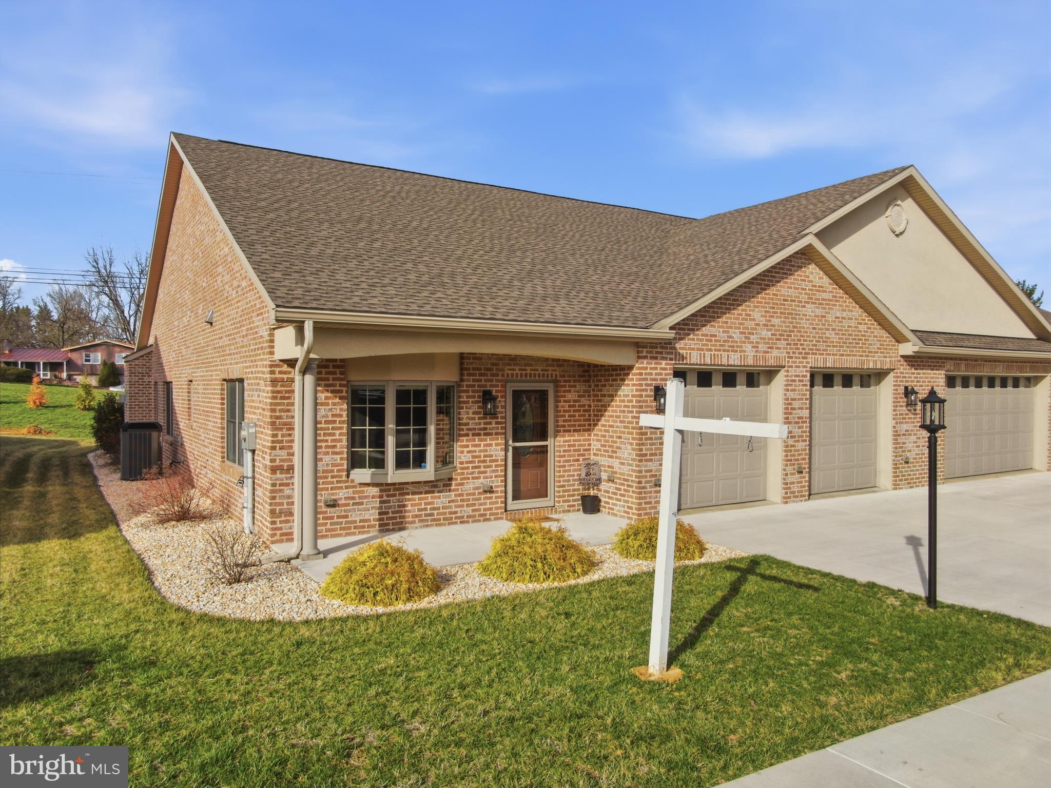 EMERALD POINTE - Residential