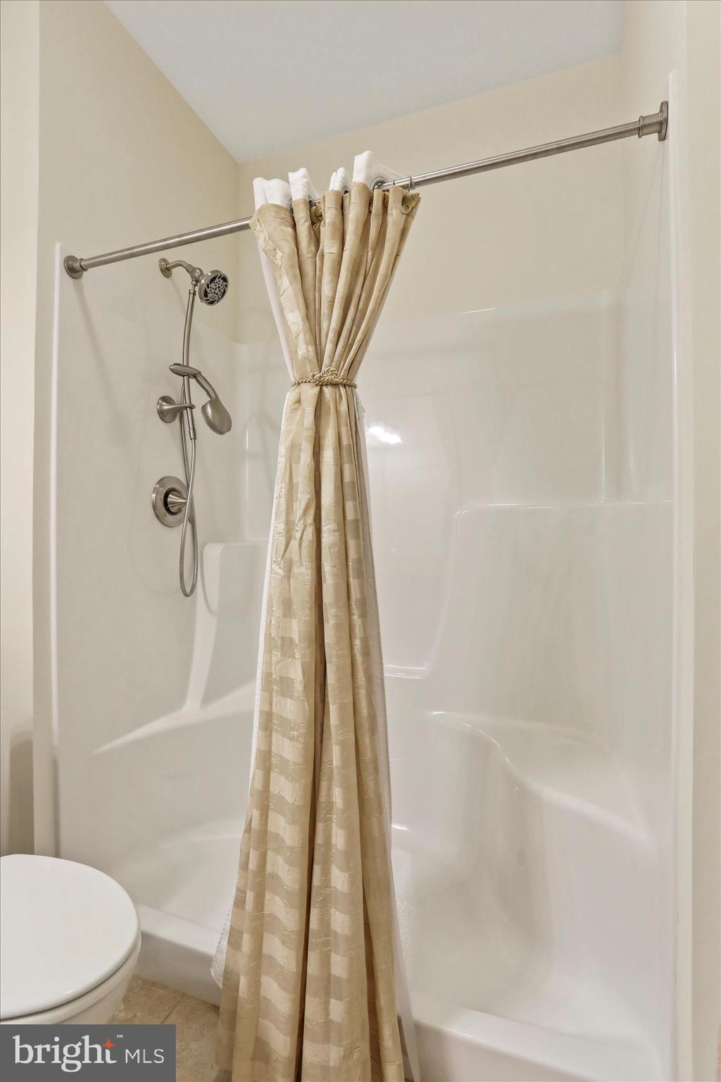 EMERALD POINTE - Residential