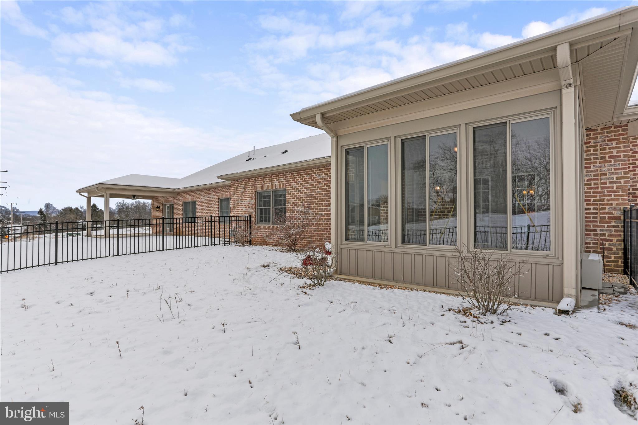 EMERALD POINTE - Residential