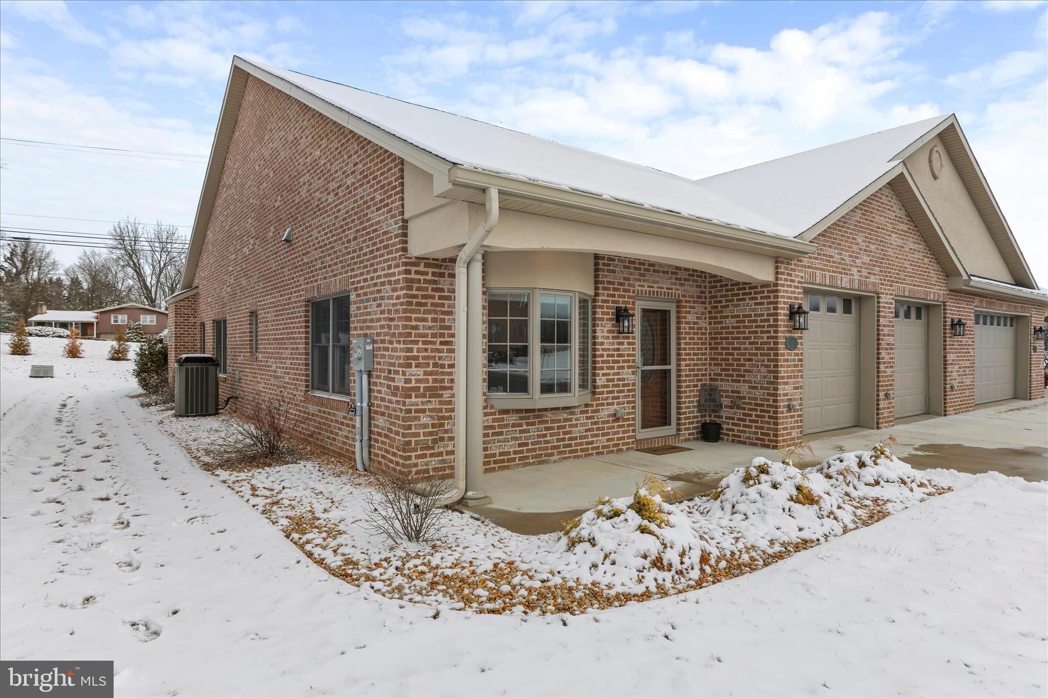 EMERALD POINTE - Residential