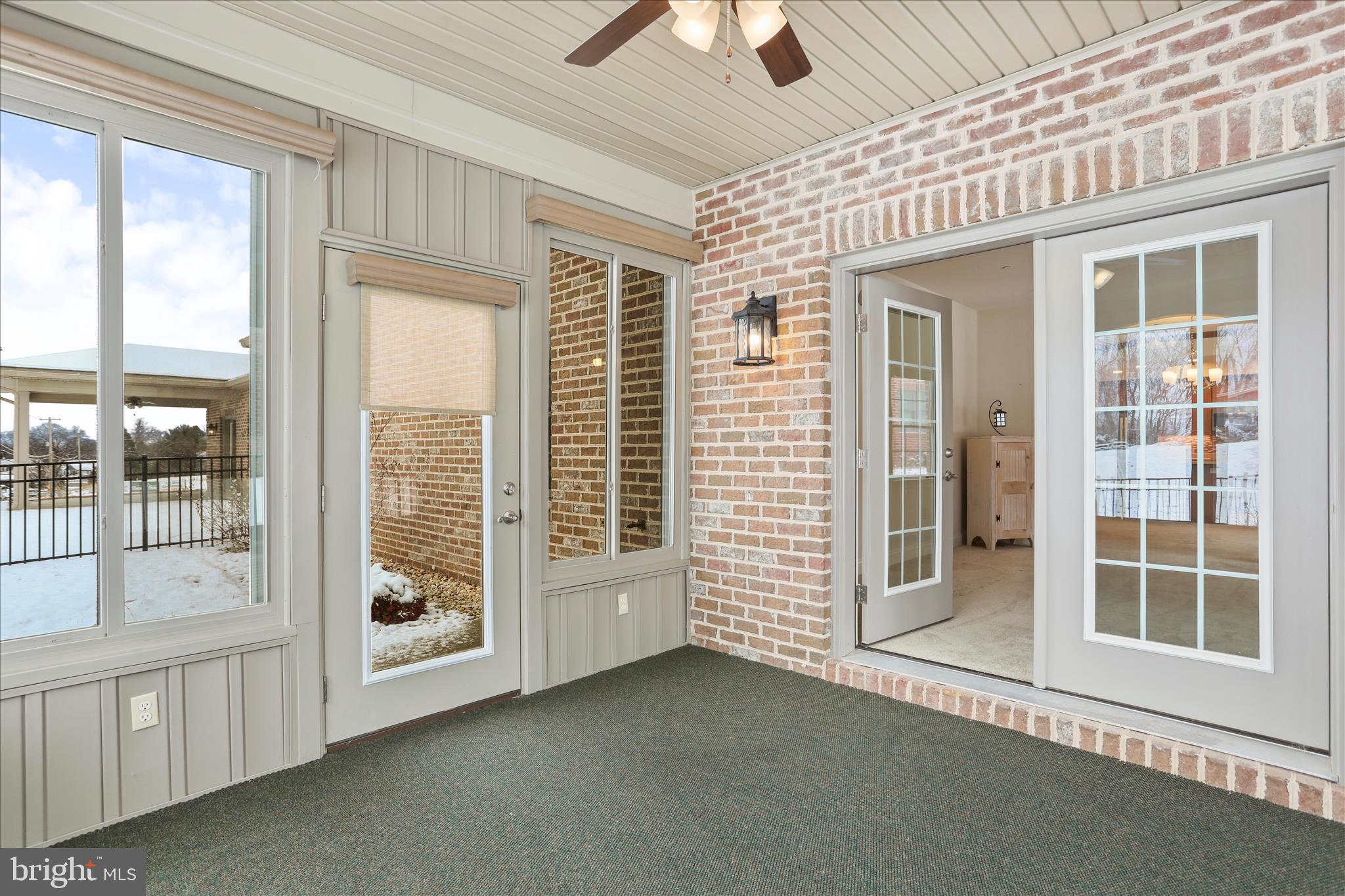 EMERALD POINTE - Residential