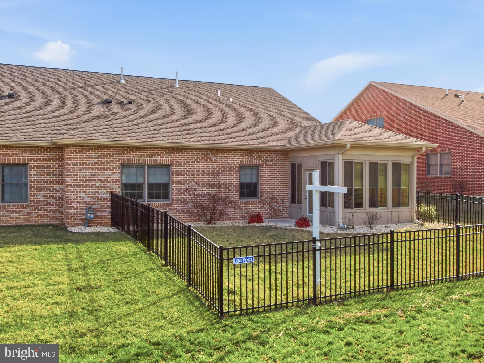 EMERALD POINTE - Residential