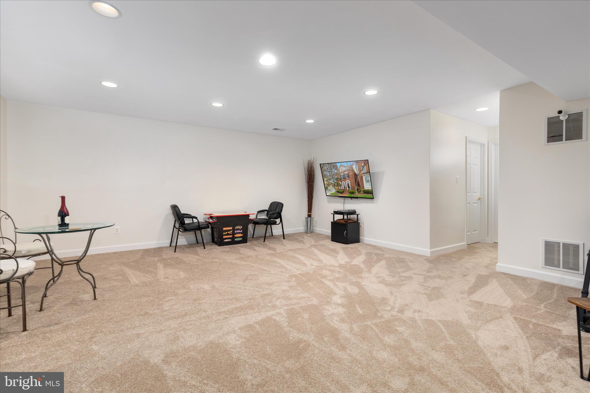 MCLEAN VILLAGE - Residential