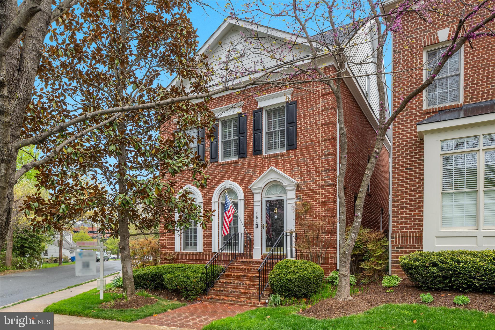 MCLEAN VILLAGE - Residential