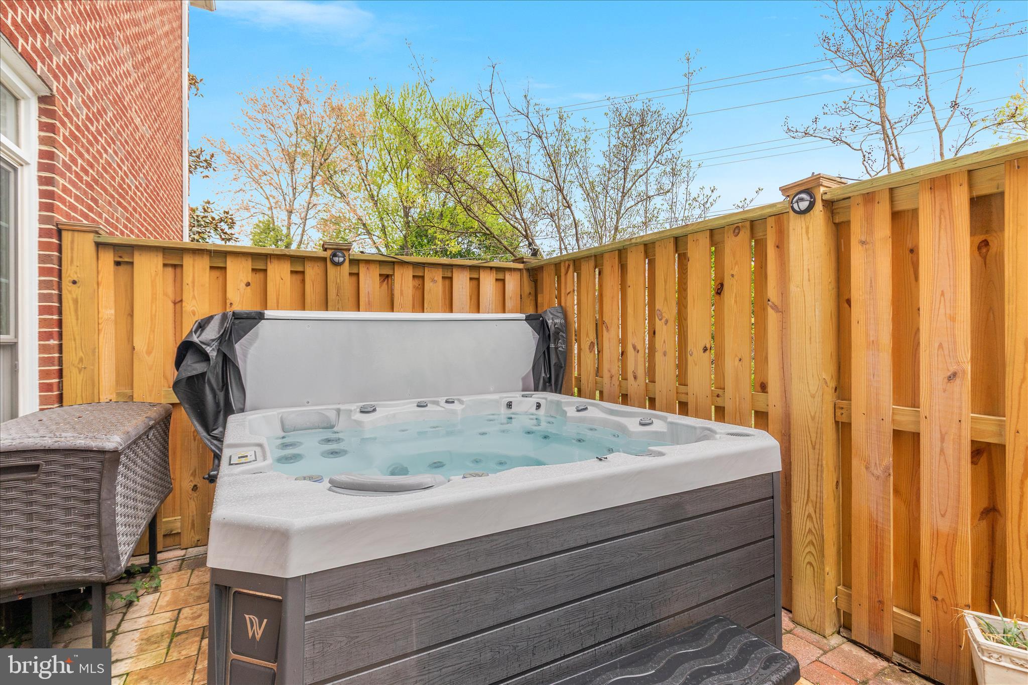 MCLEAN VILLAGE - Residential