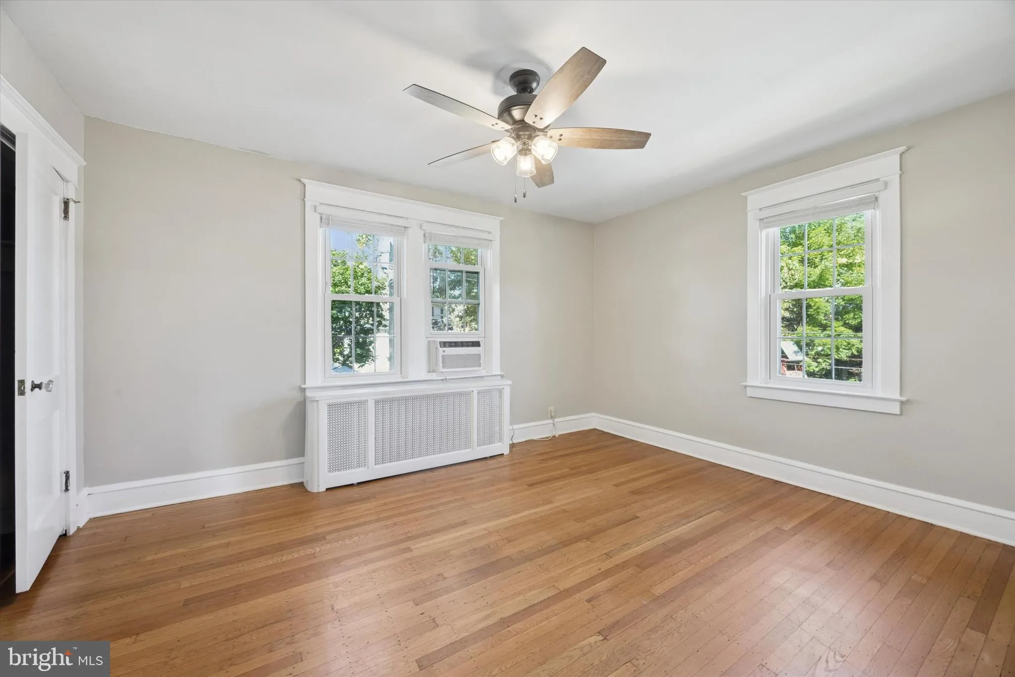 Upper Darby, Pennsylvania 19082, United States, 5 Bedrooms Bedrooms, ,2 BathroomsBathrooms,Residential,Pending,211527