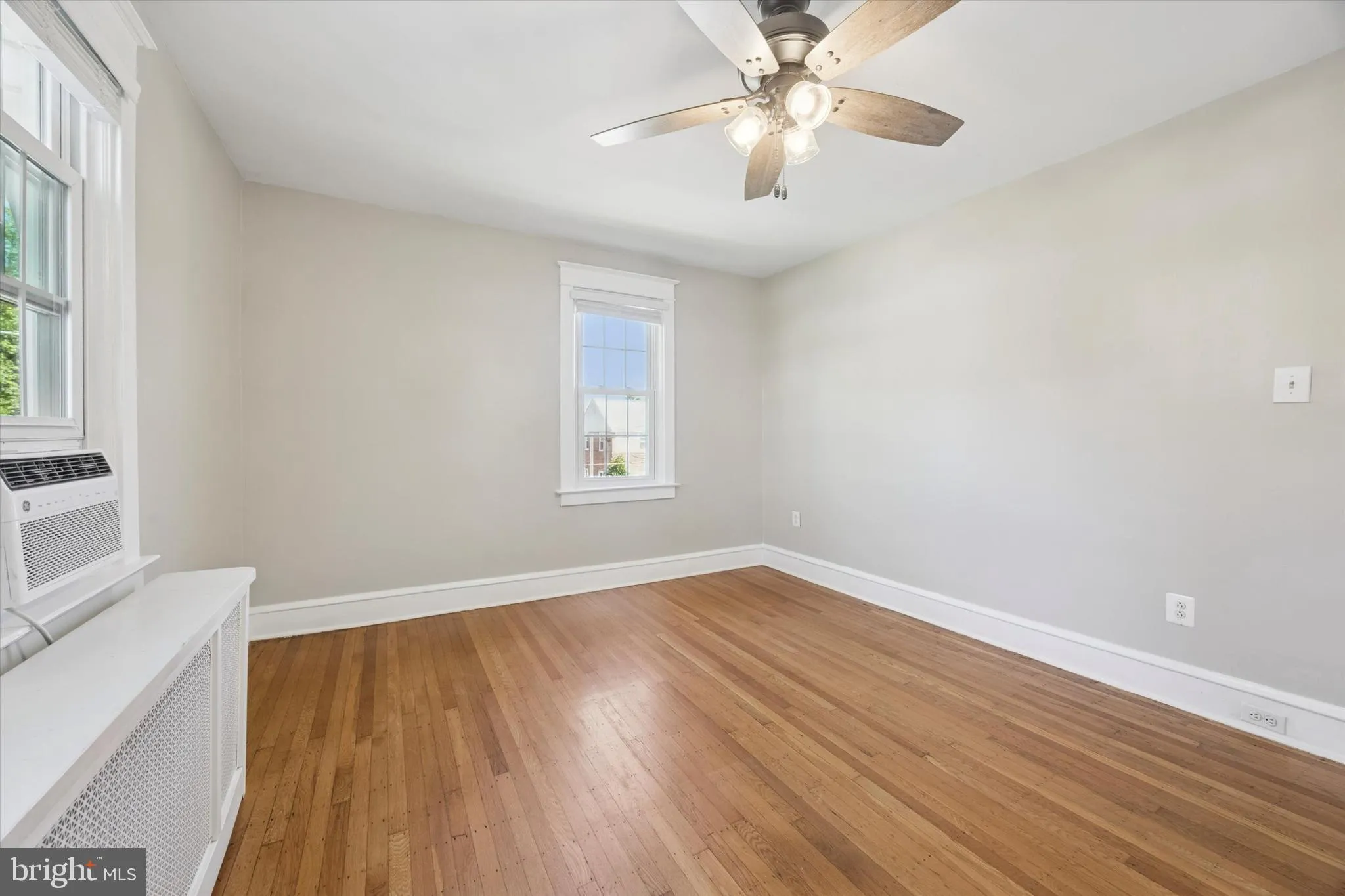 Upper Darby, Pennsylvania 19082, United States, 5 Bedrooms Bedrooms, ,2 BathroomsBathrooms,Residential,Pending,211527