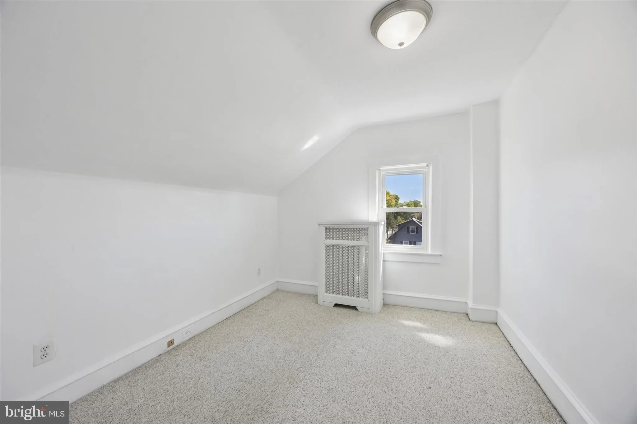 Upper Darby, Pennsylvania 19082, United States, 5 Bedrooms Bedrooms, ,2 BathroomsBathrooms,Residential,Pending,211527