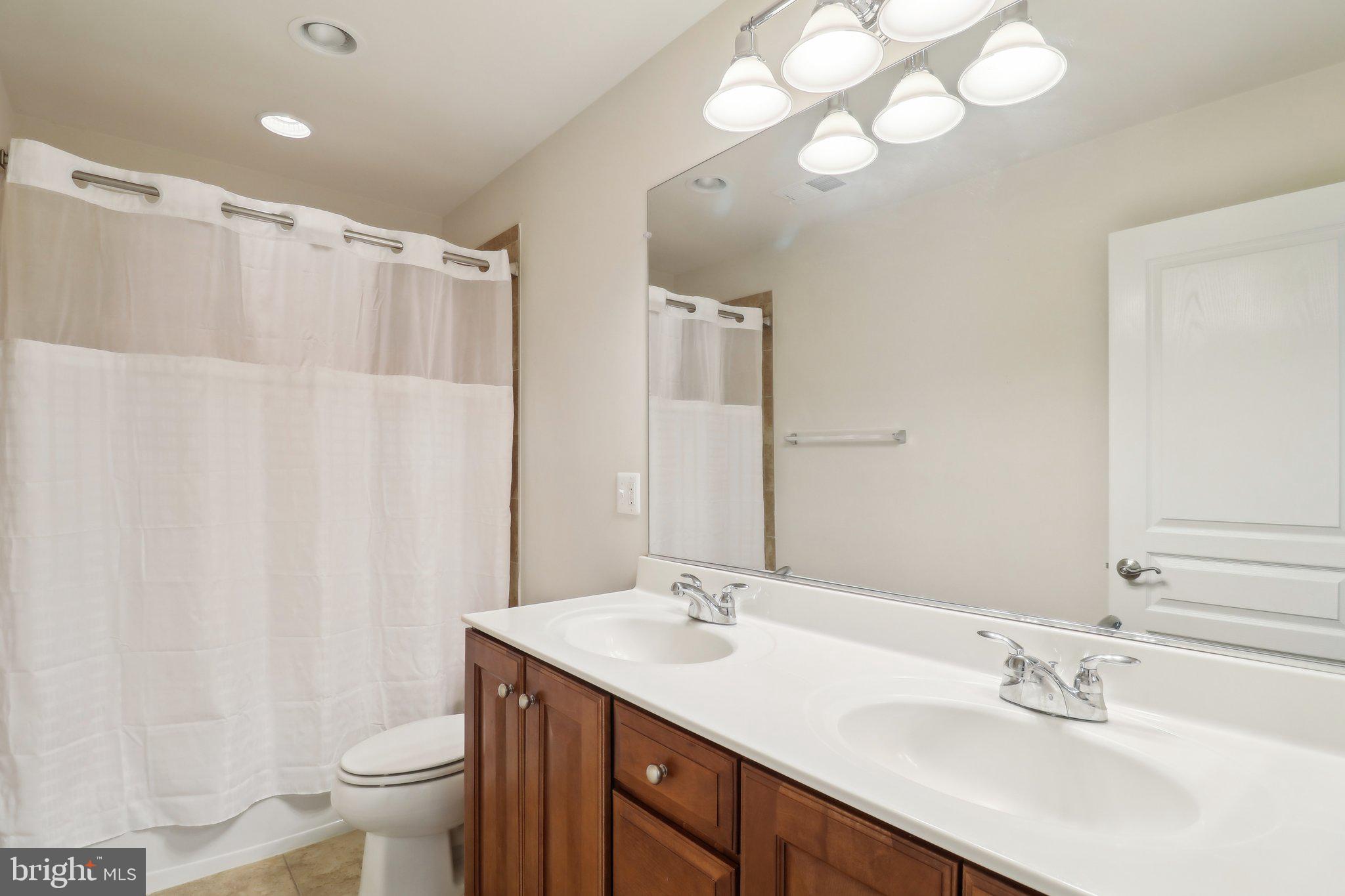 SHIRLINGTON CREST - Residential