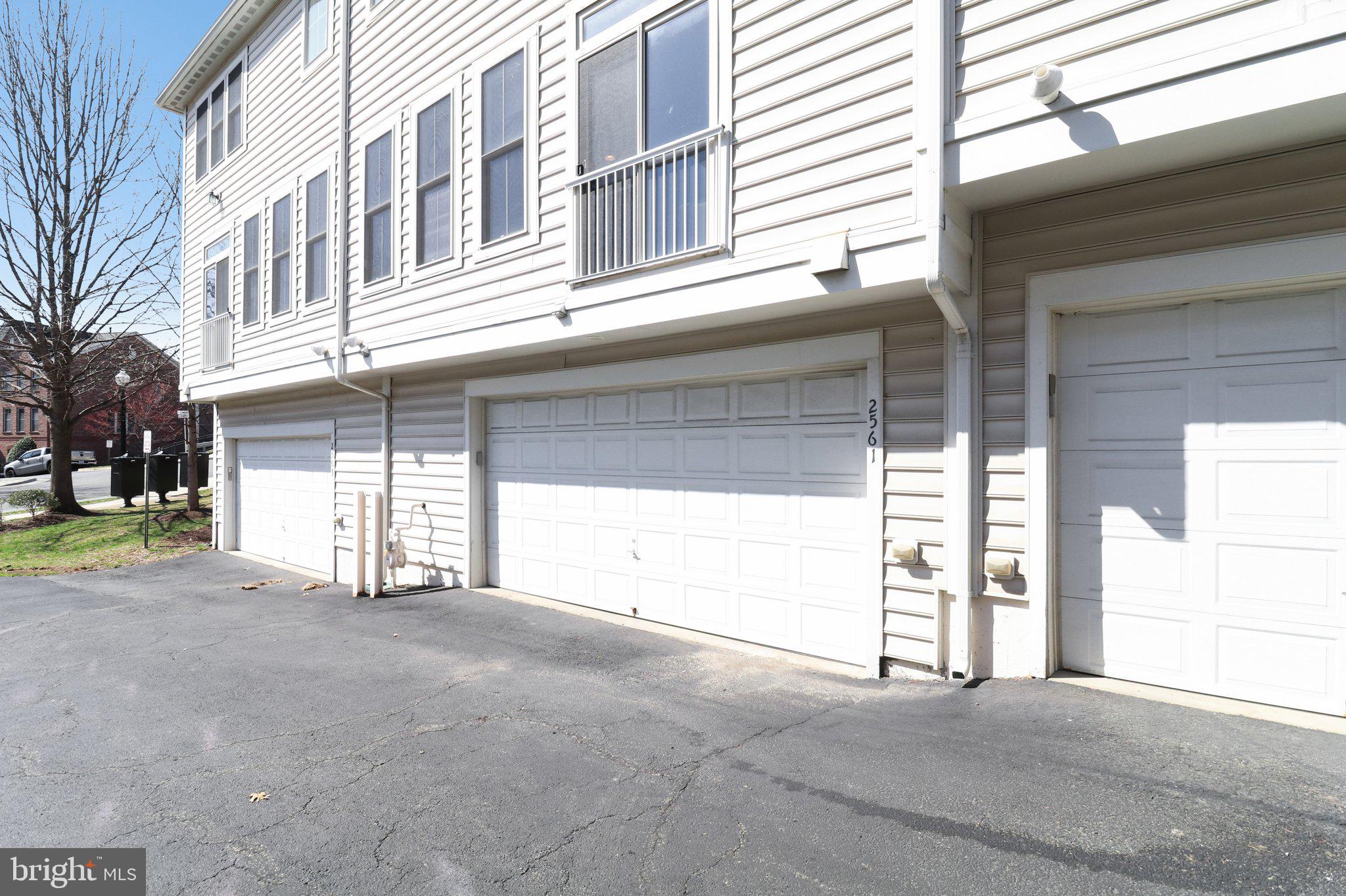 SHIRLINGTON CREST - Residential