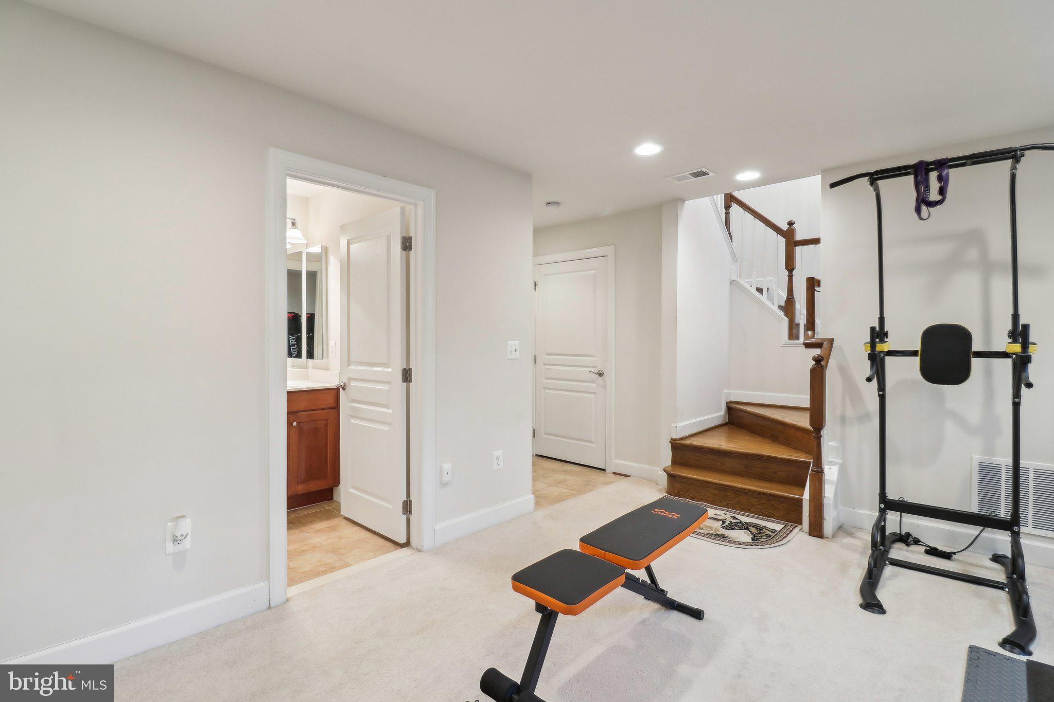 SHIRLINGTON CREST - Residential