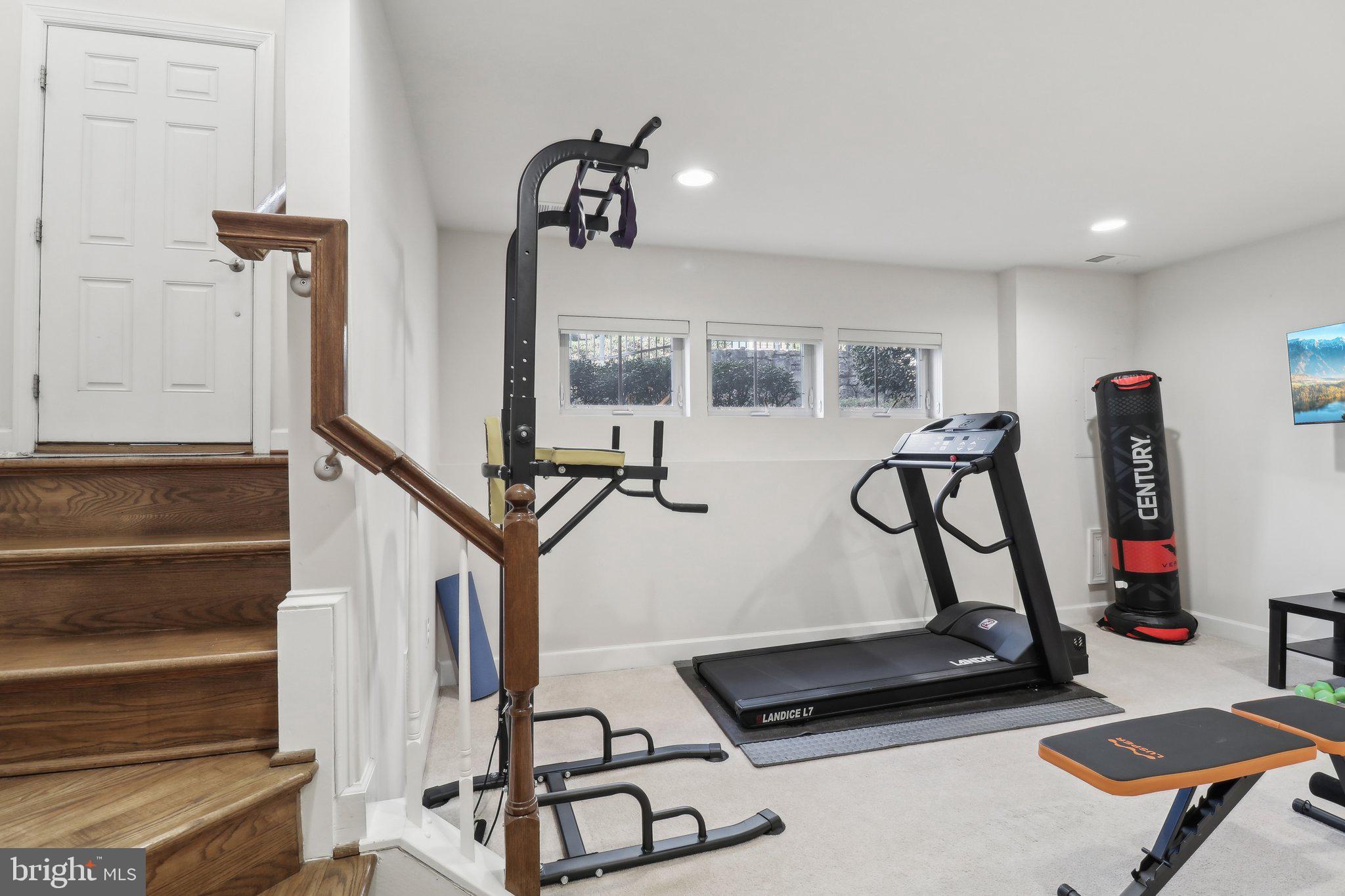 SHIRLINGTON CREST - Residential