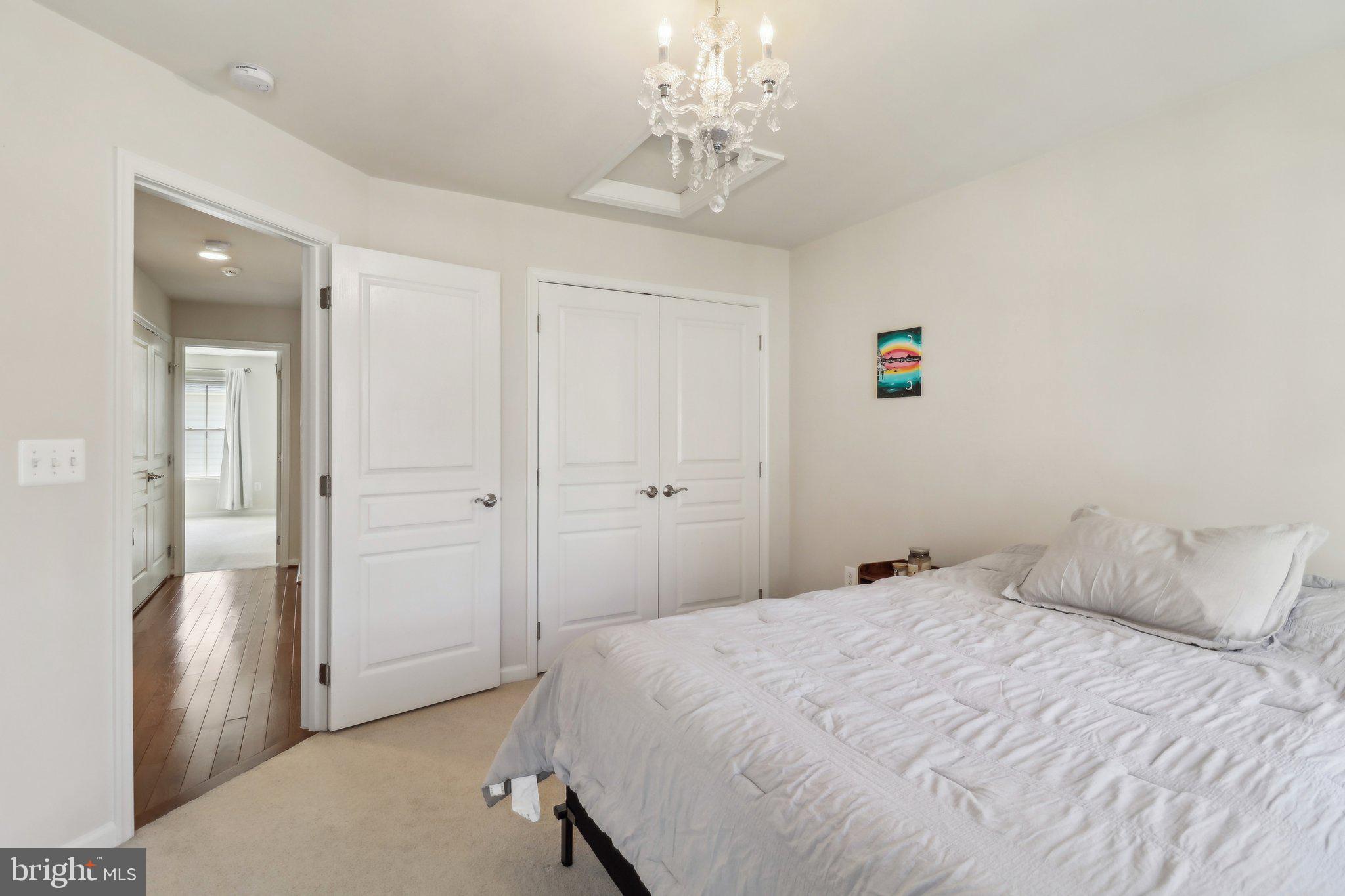 SHIRLINGTON CREST - Residential