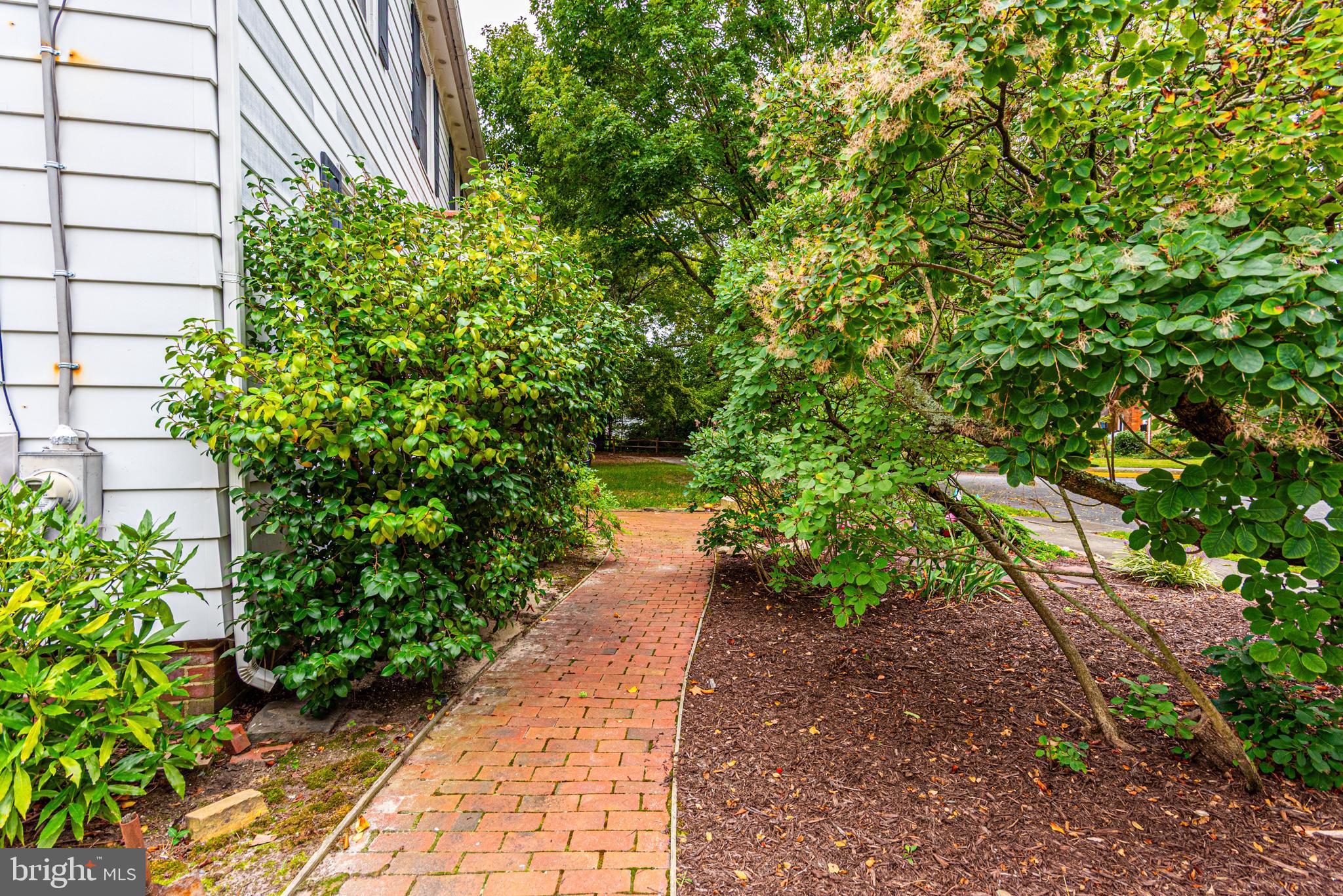 716 PARKWAY CIRCLE