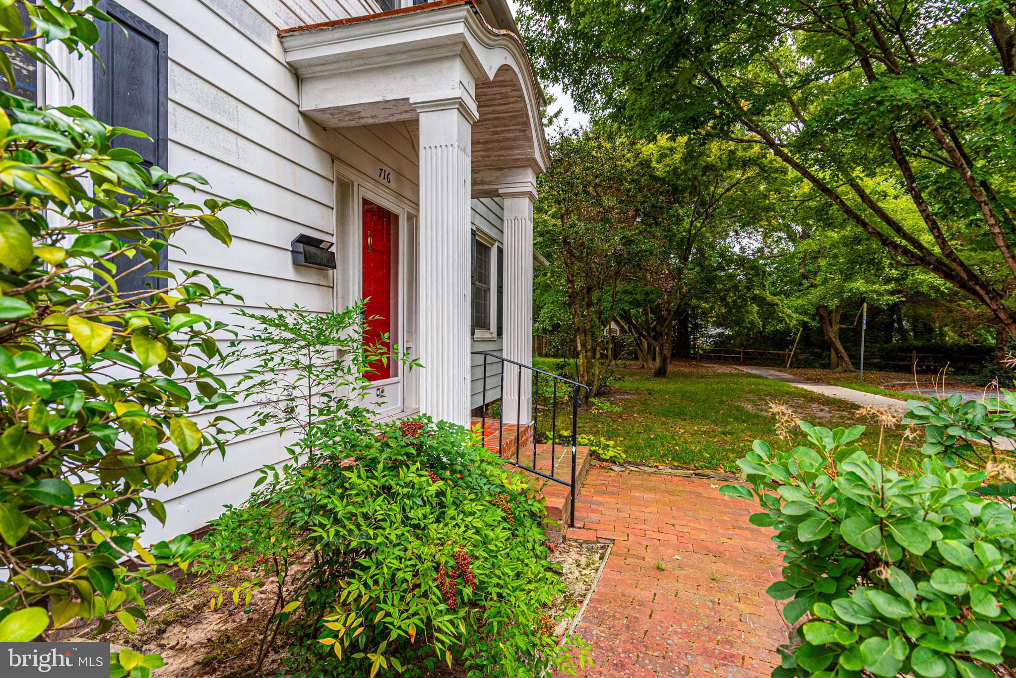 716 PARKWAY CIRCLE