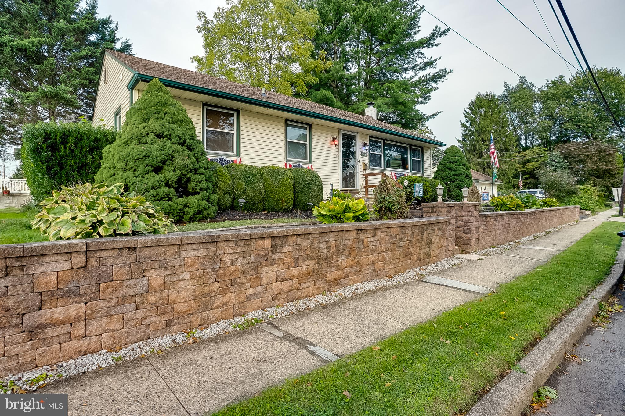 201 S MAPLE AVENUE