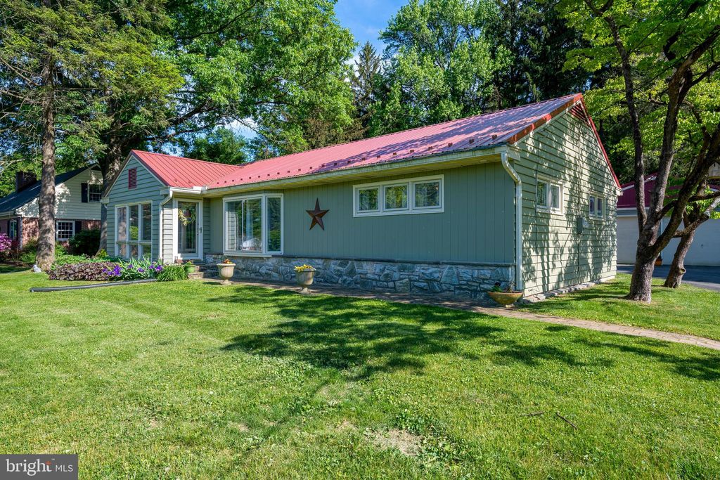 Photo of 202 MEADOW LN, LANCASTER, PA 17601 (MLS # PALA2035896)