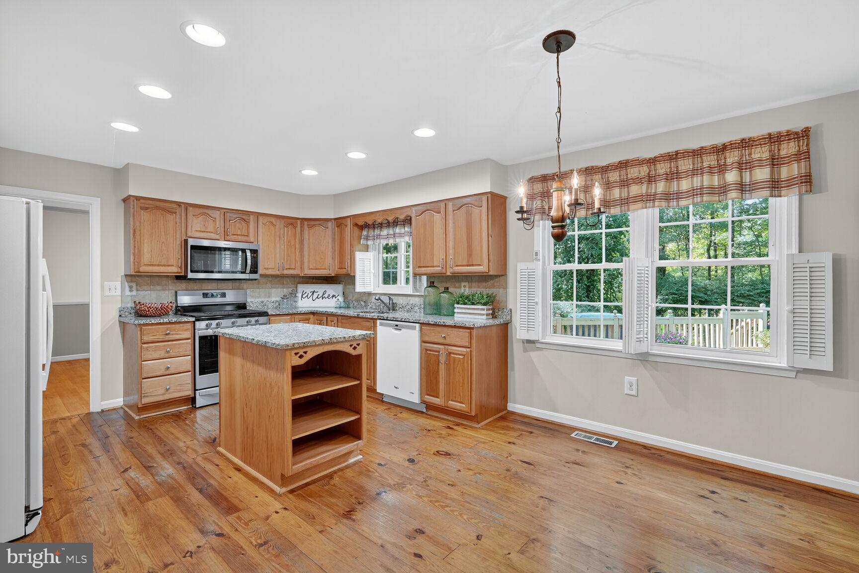 1326 WOODRIDGE LANE