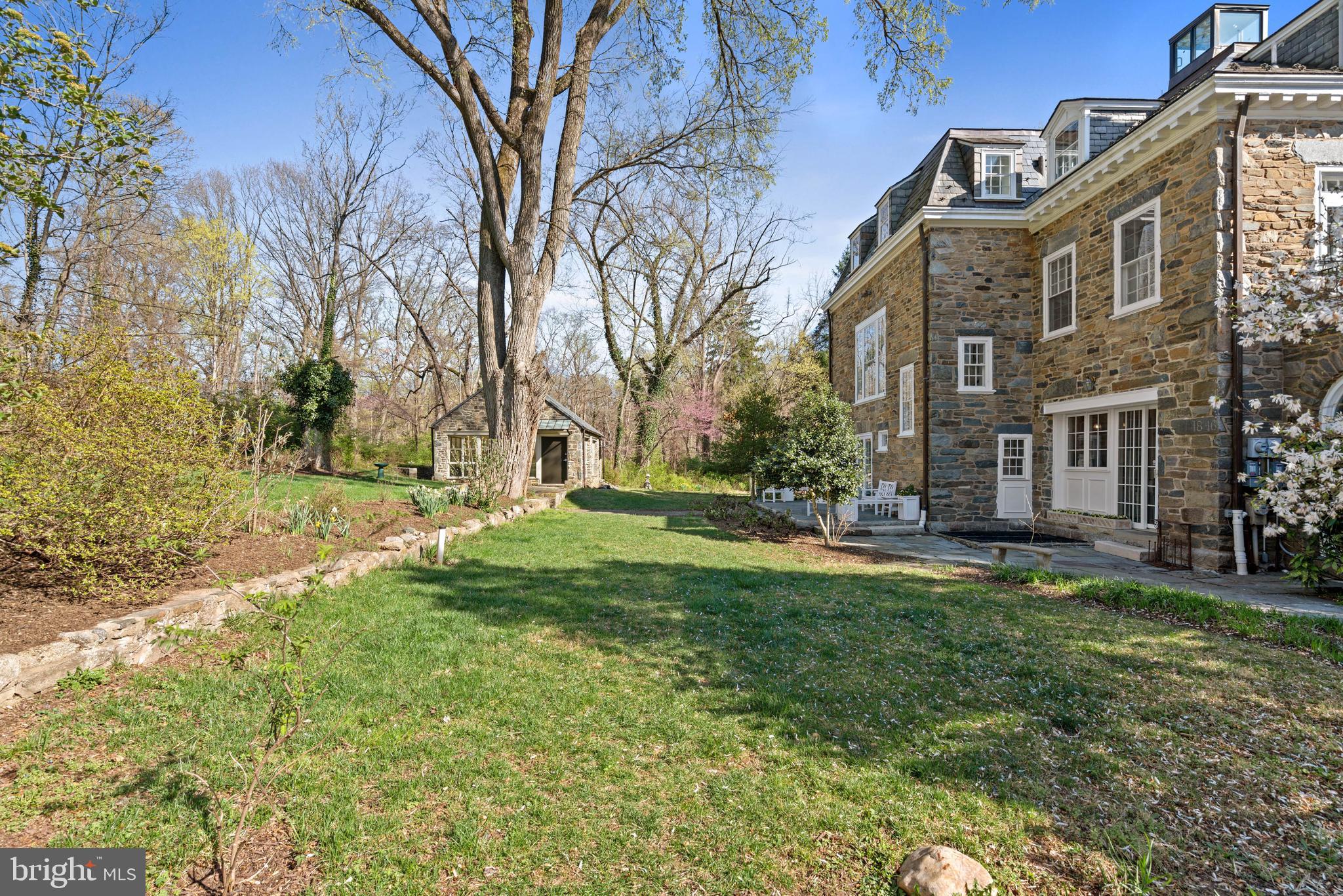FOREST HILLS - Residential