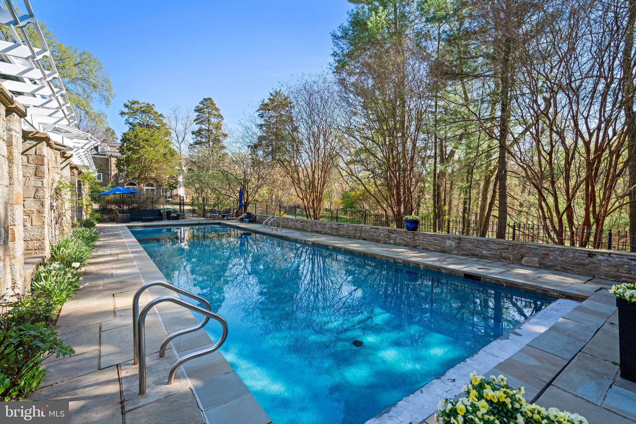 FOREST HILLS - Residential