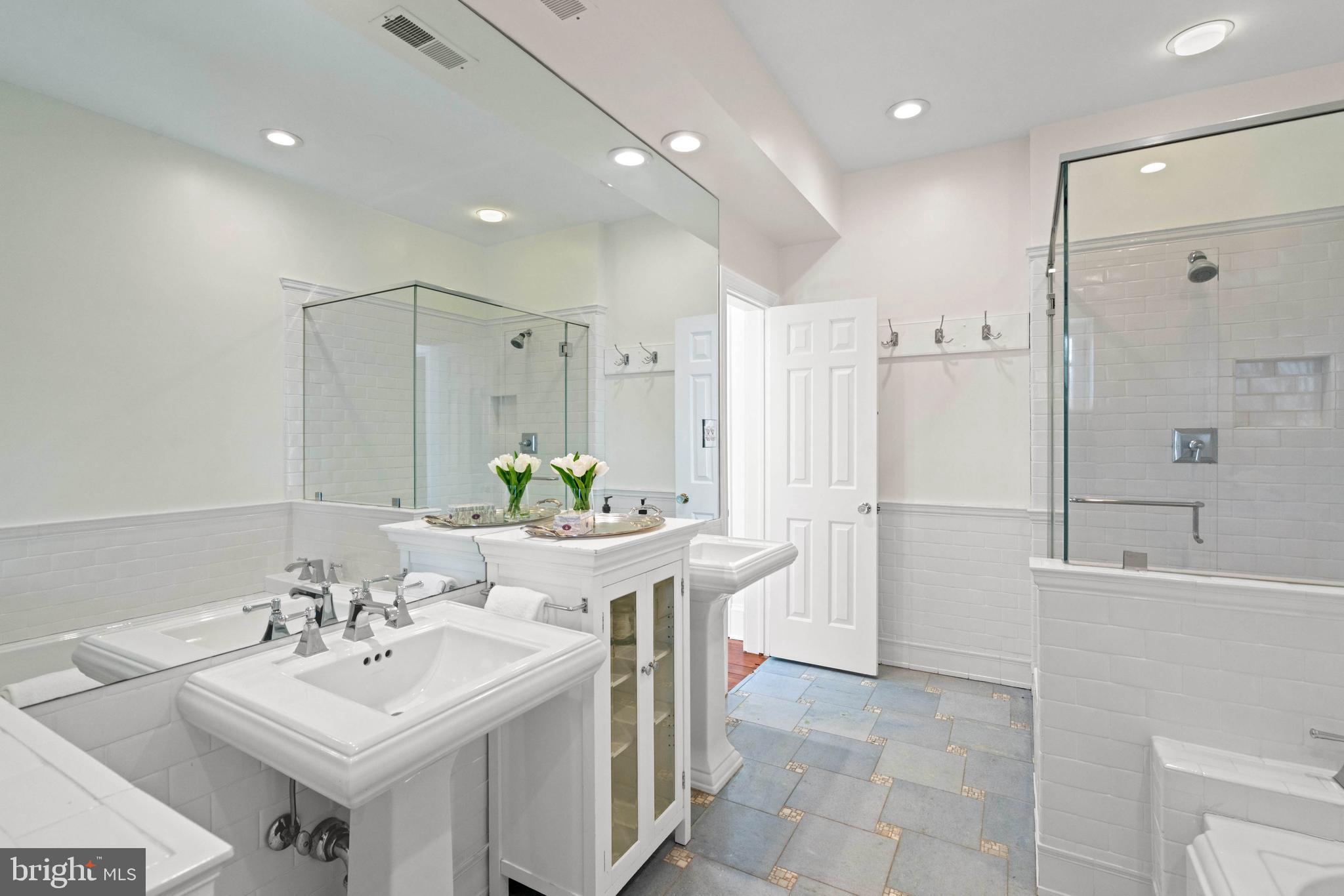 FOREST HILLS - Residential