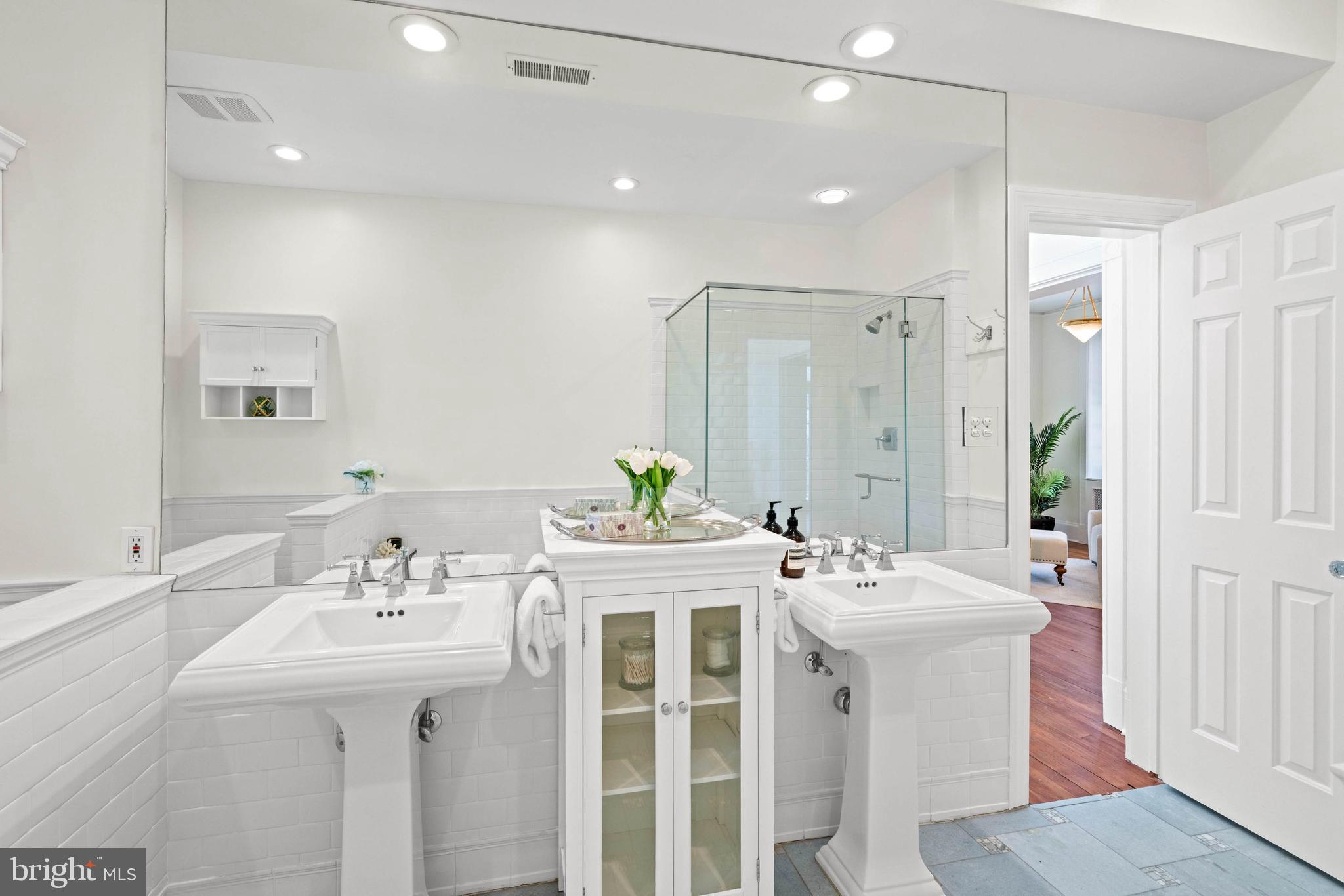 FOREST HILLS - Residential