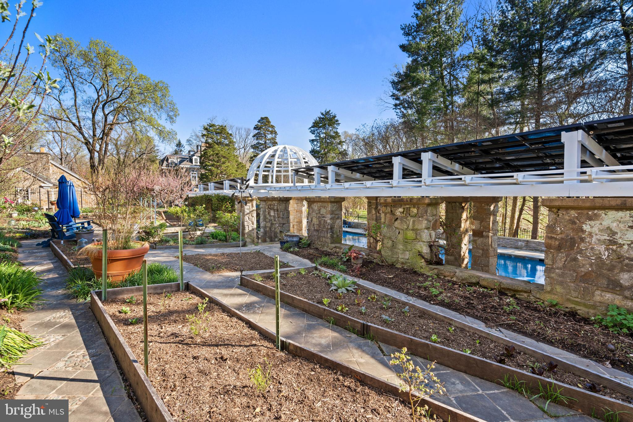 FOREST HILLS - Residential