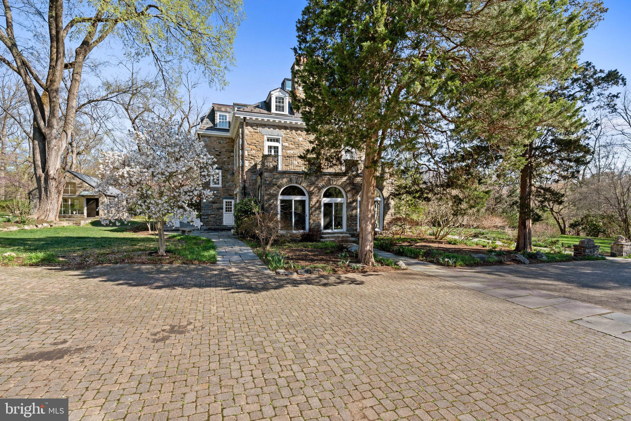 FOREST HILLS - Residential