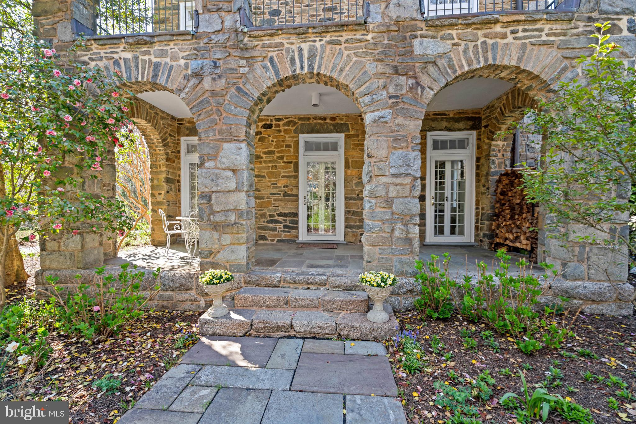 FOREST HILLS - Residential