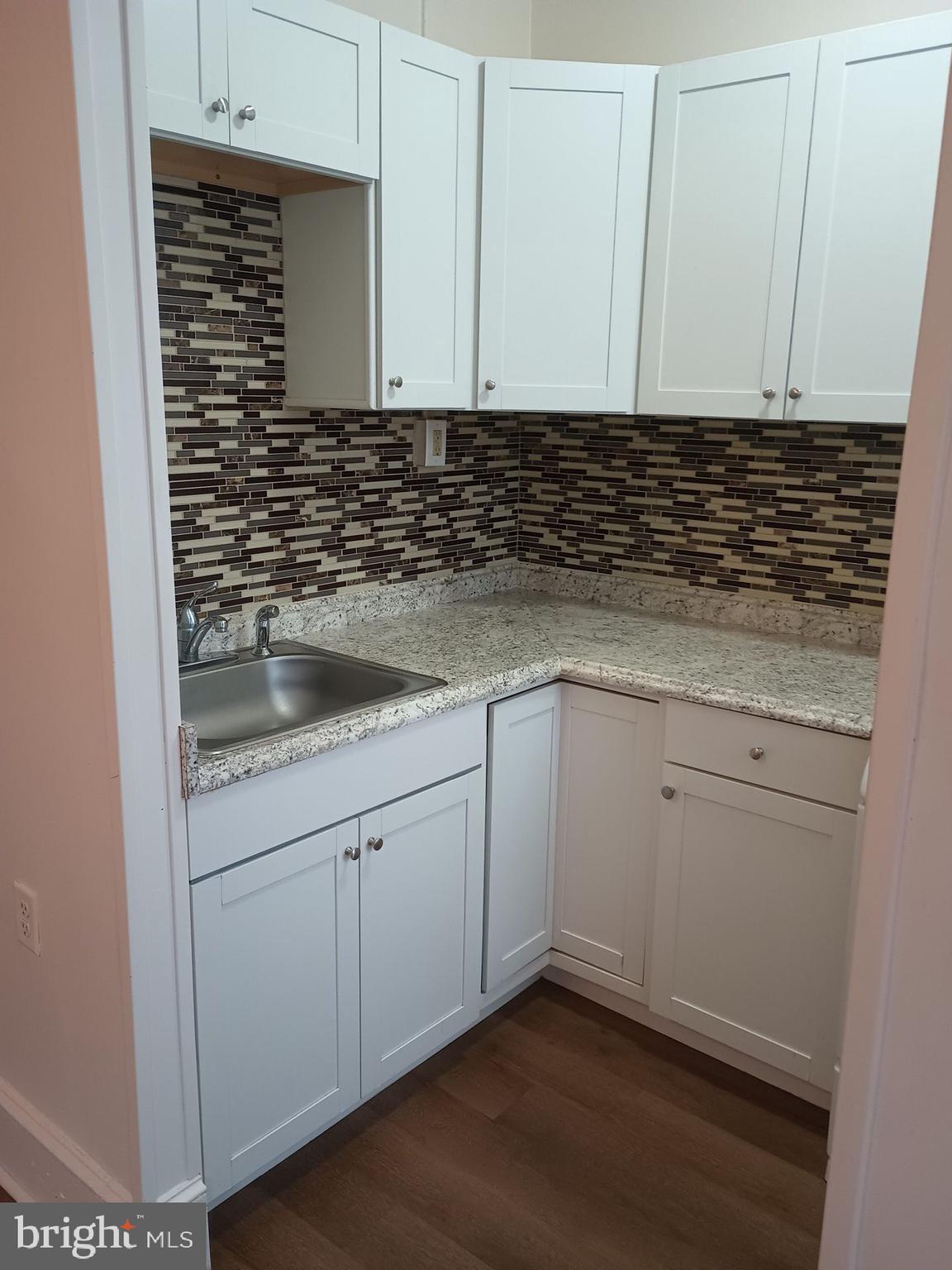 606 E MARKET STREET 2FLR FRT