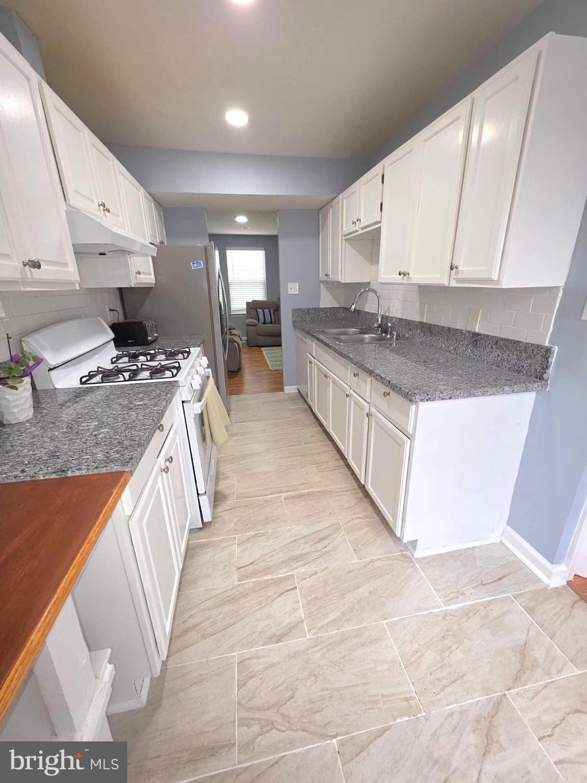 9105 CHESLEY KNOLL COURT