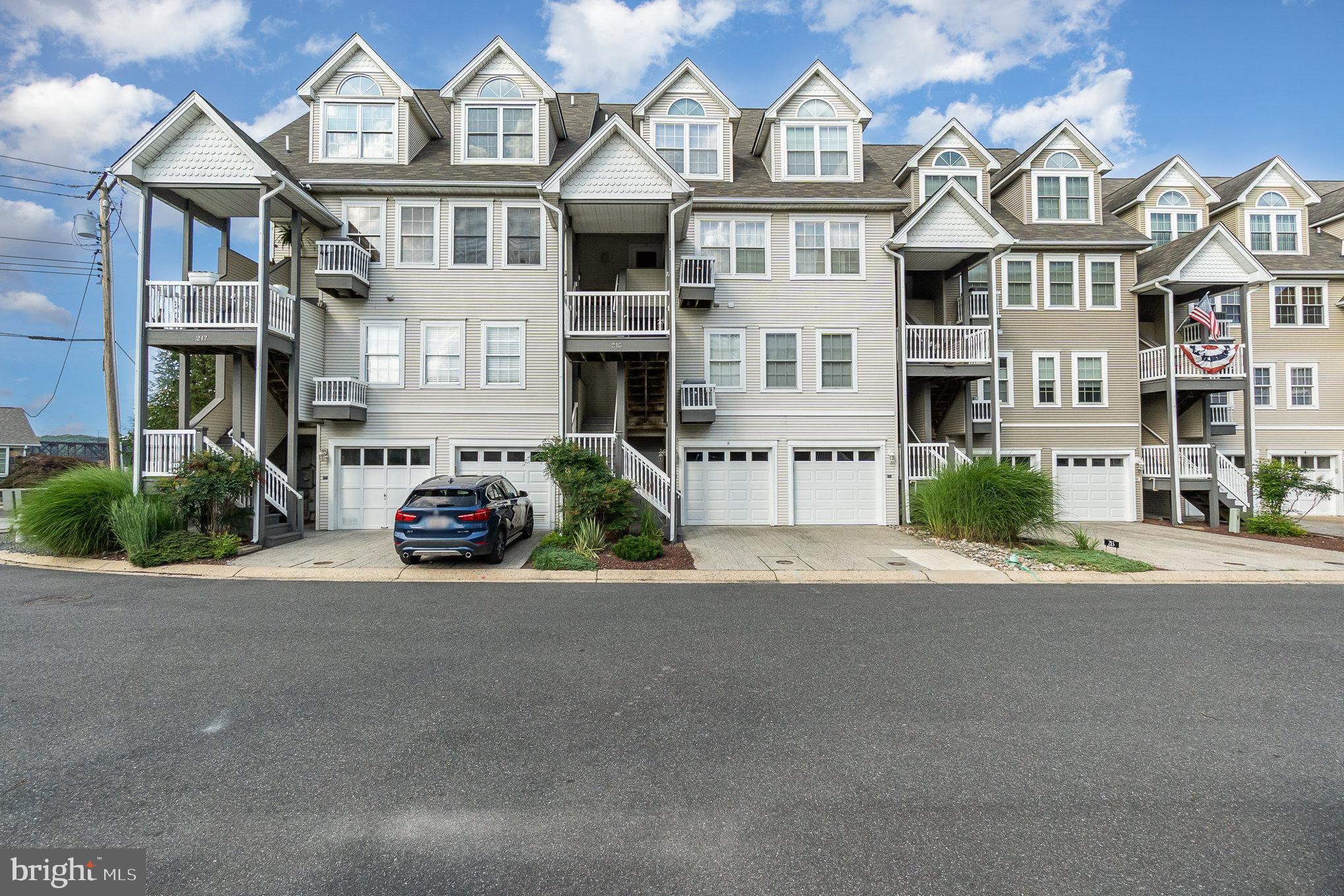 215 SENECA WAY B 215-B