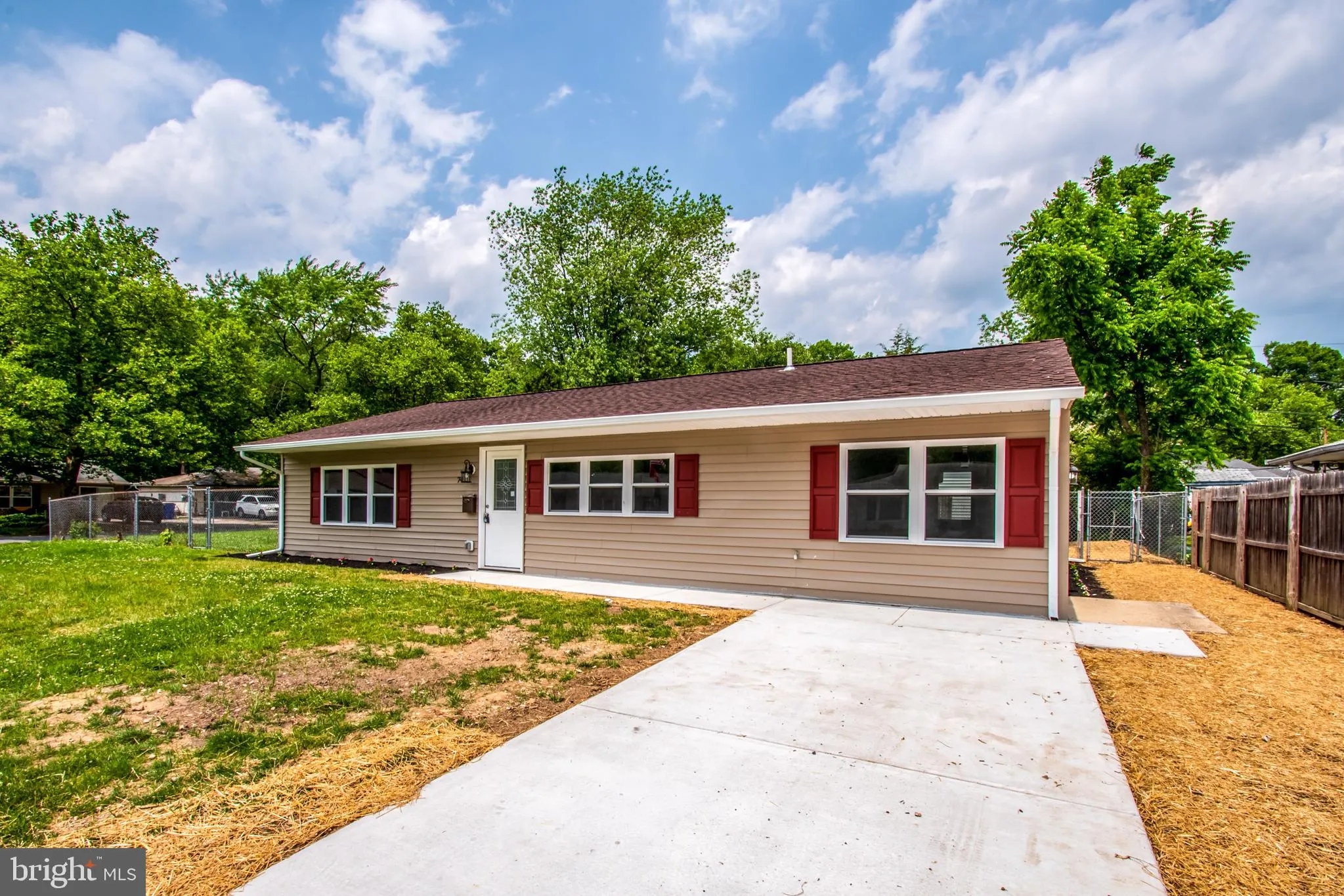 74 Chaucer Drive, Newark, DE 19713