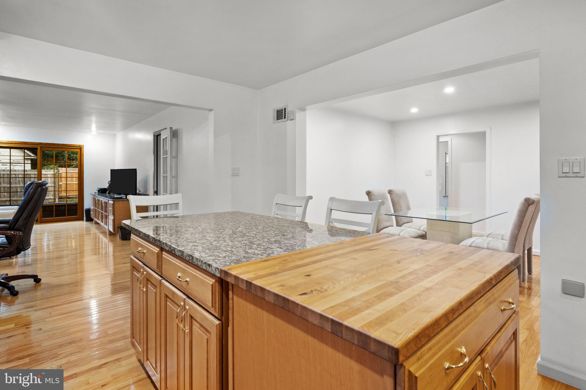 WHISPERING WOODS - Residential