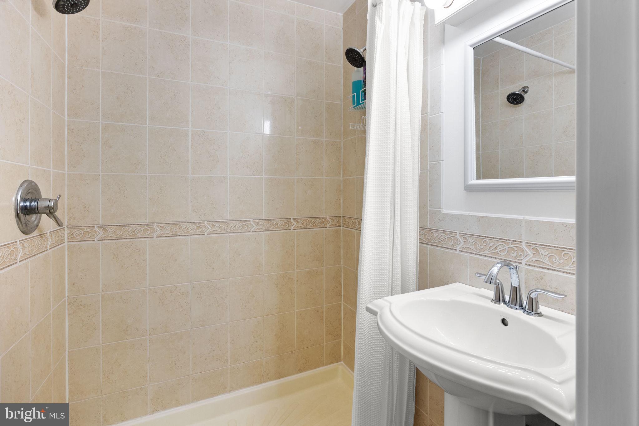 WHISPERING WOODS - Residential