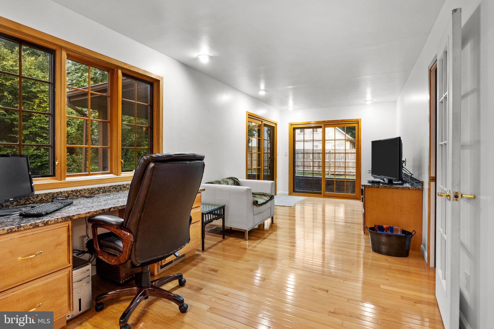 WHISPERING WOODS - Residential