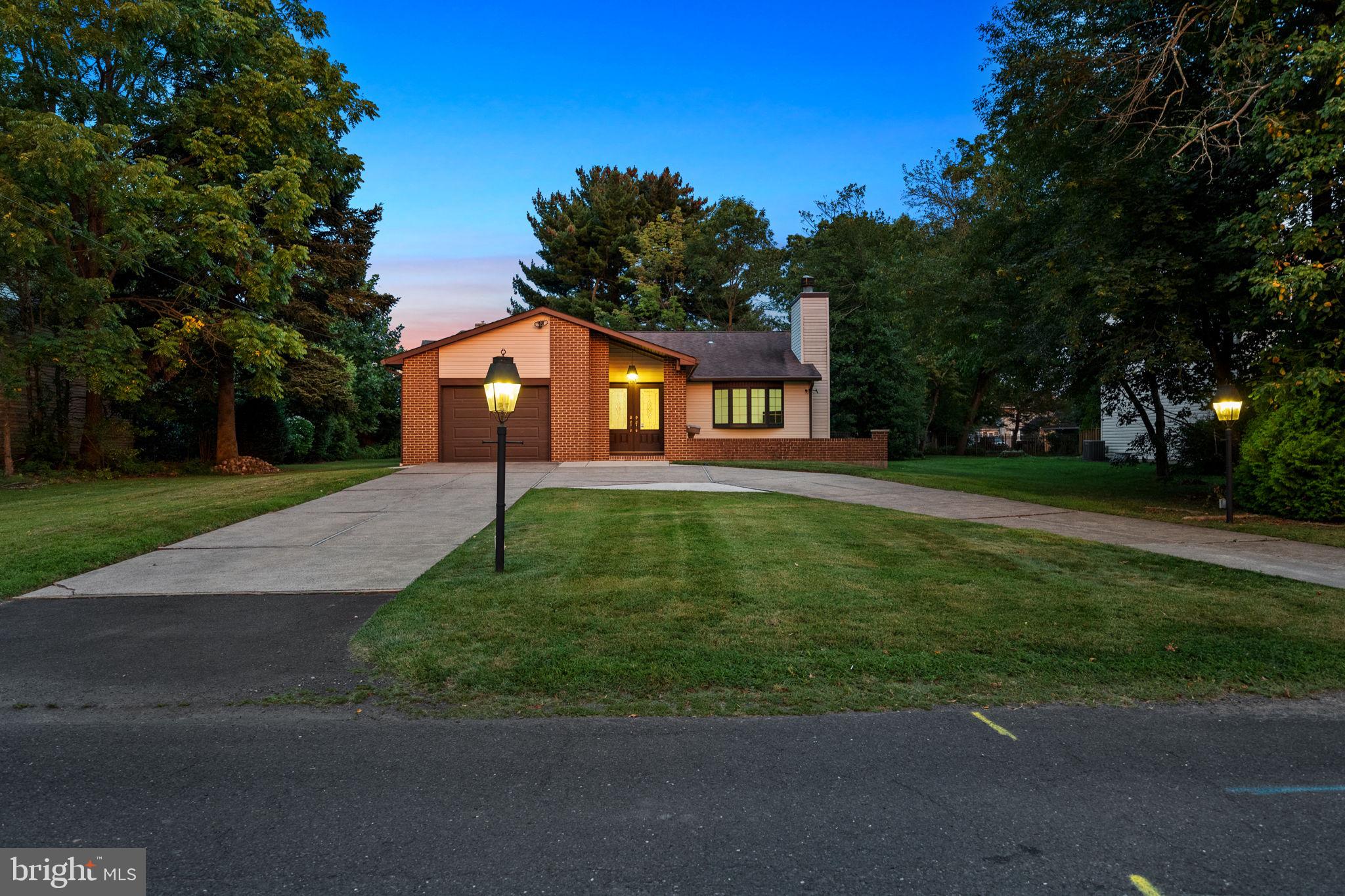 WHISPERING WOODS - Residential