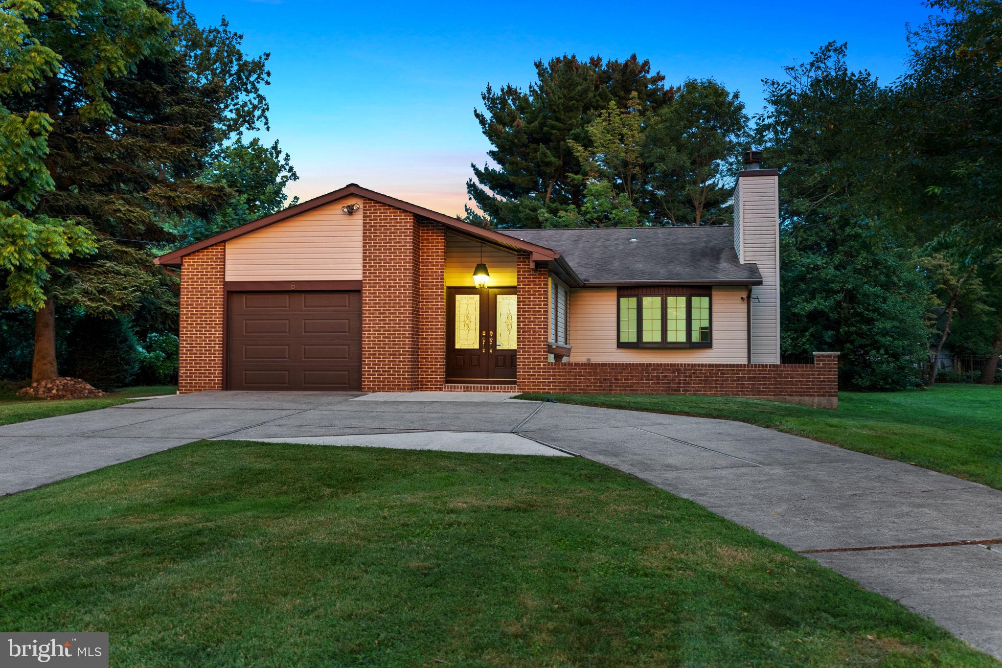 WHISPERING WOODS - Residential