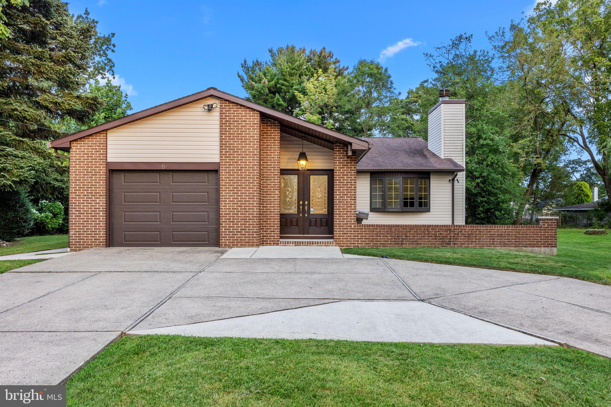 WHISPERING WOODS - Residential