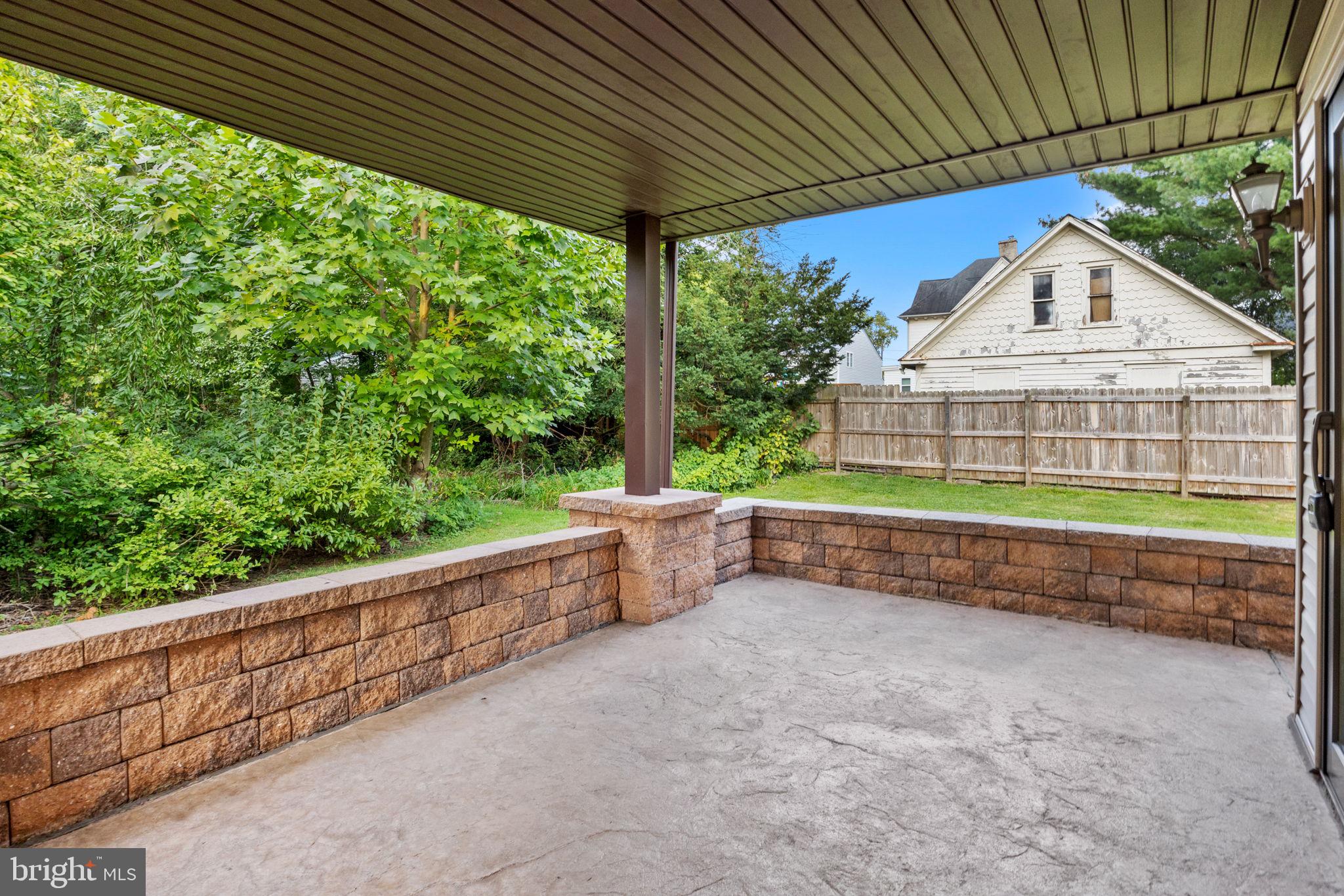 WHISPERING WOODS - Residential