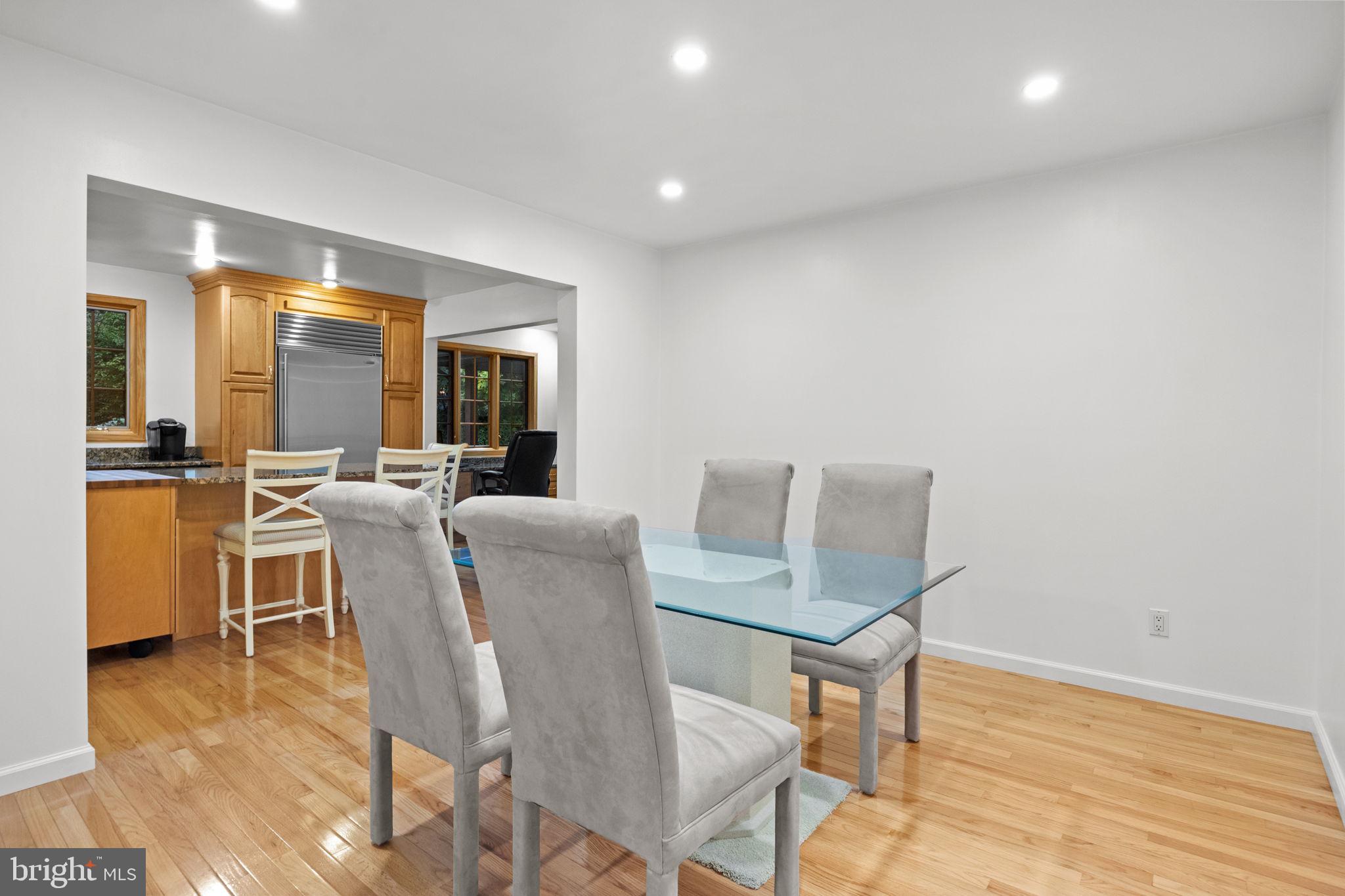 WHISPERING WOODS - Residential