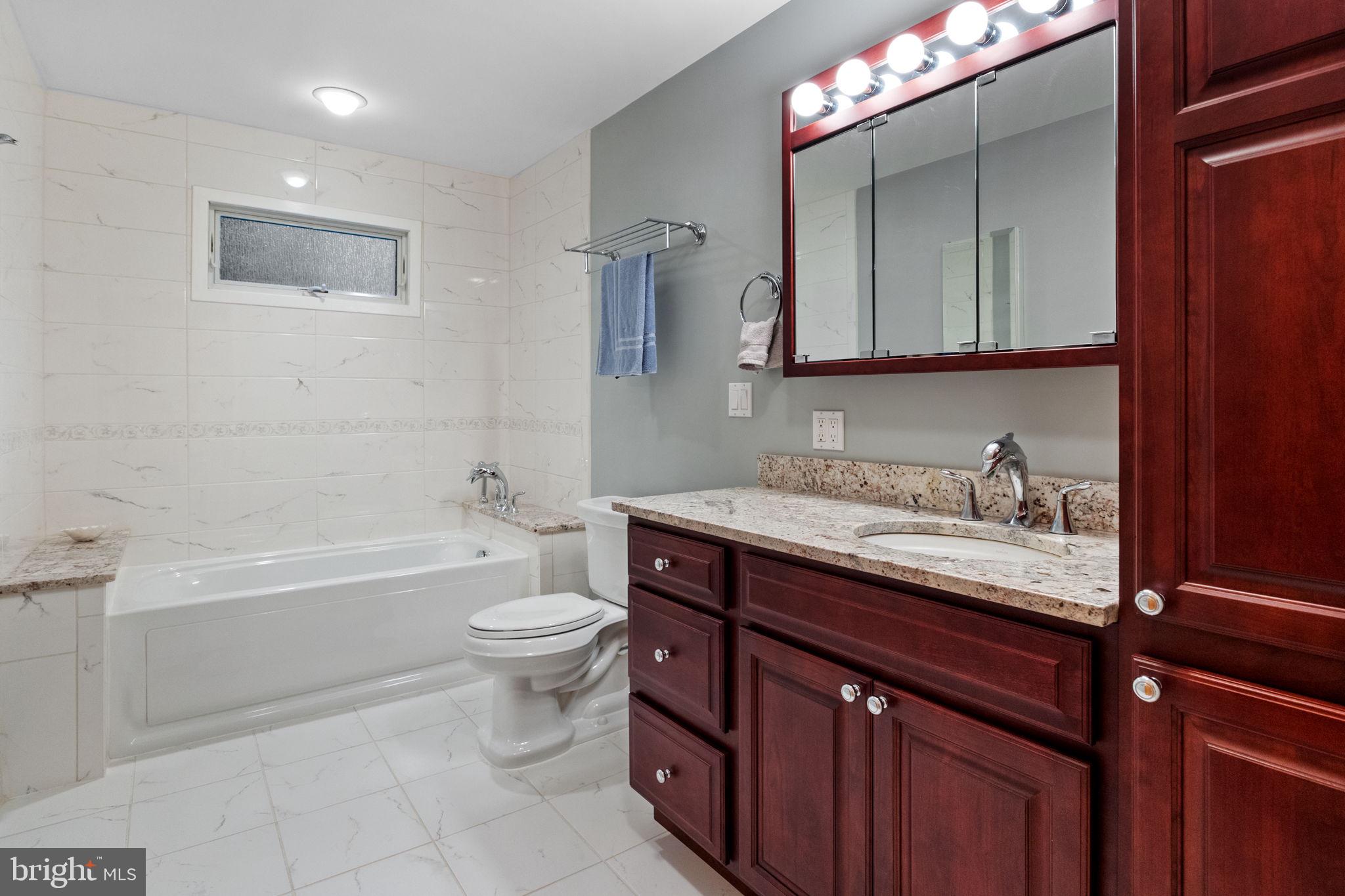 WHISPERING WOODS - Residential