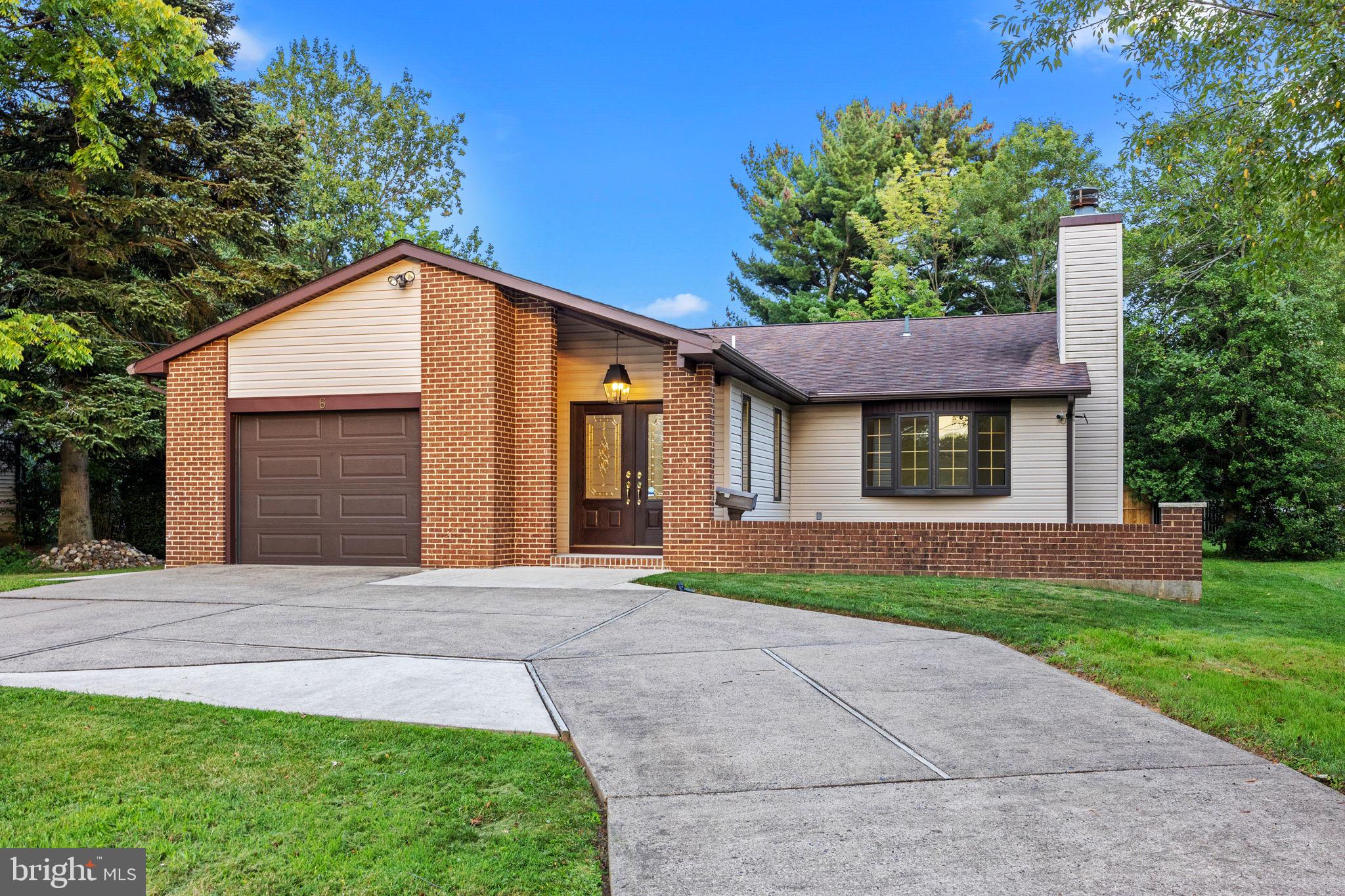 WHISPERING WOODS - Residential