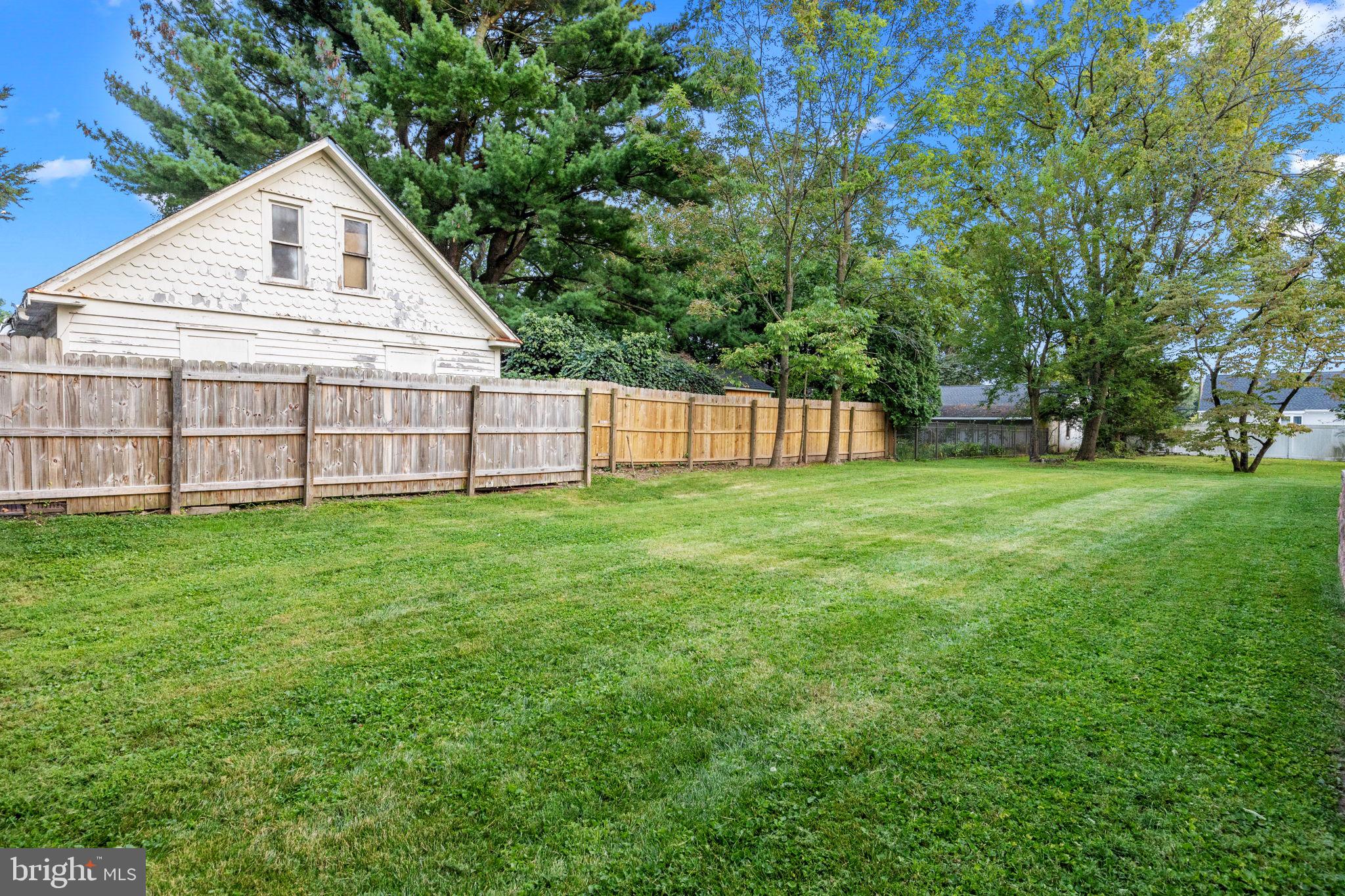 WHISPERING WOODS - Residential