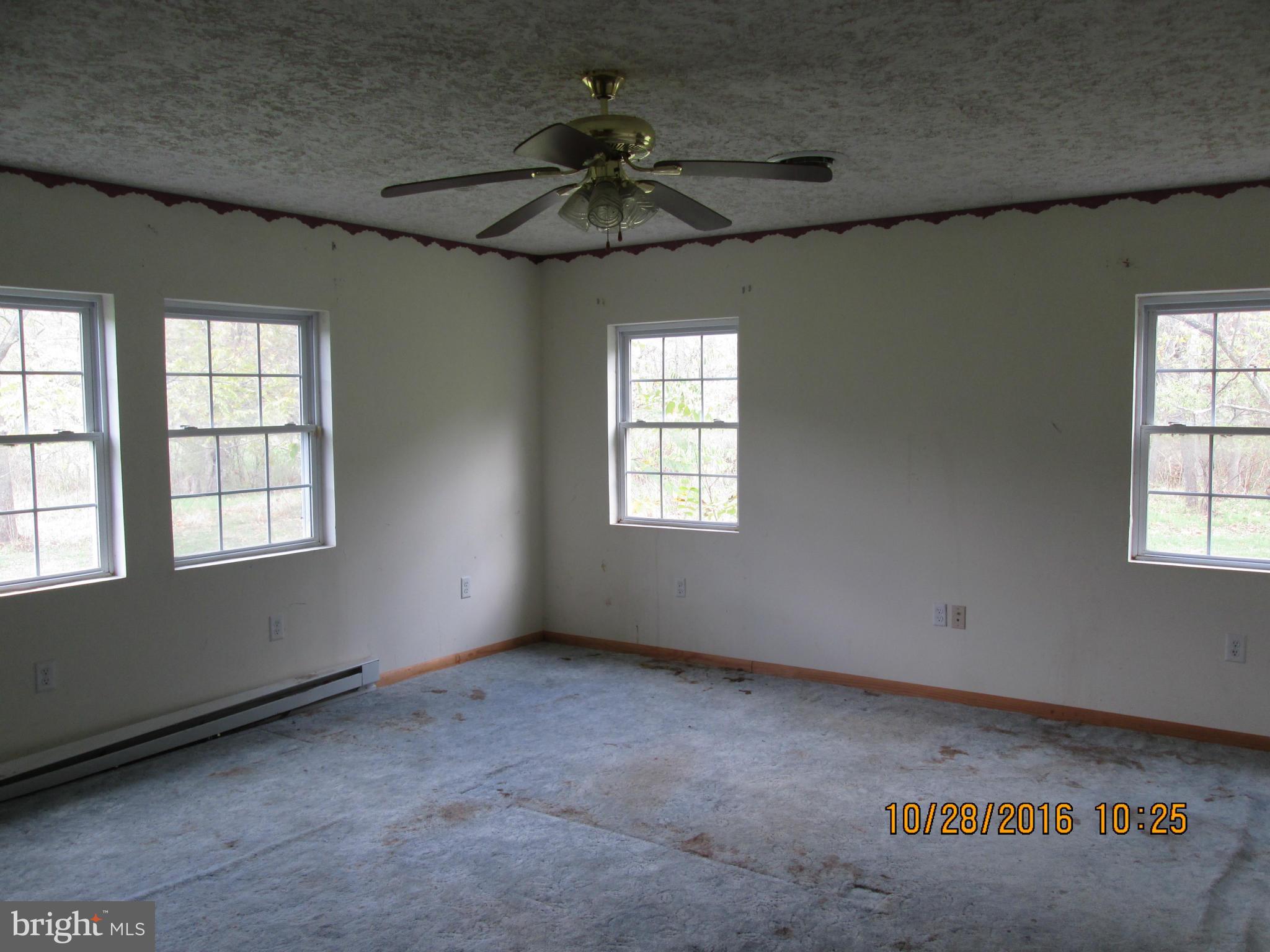 LITTLE MOUNTAIN ESTATES - Residential