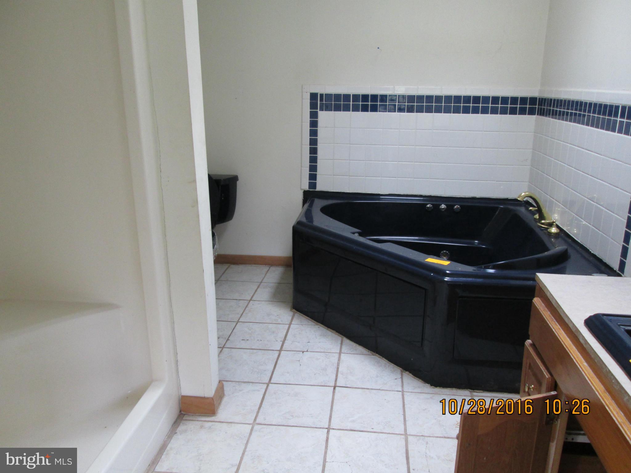 LITTLE MOUNTAIN ESTATES - Residential