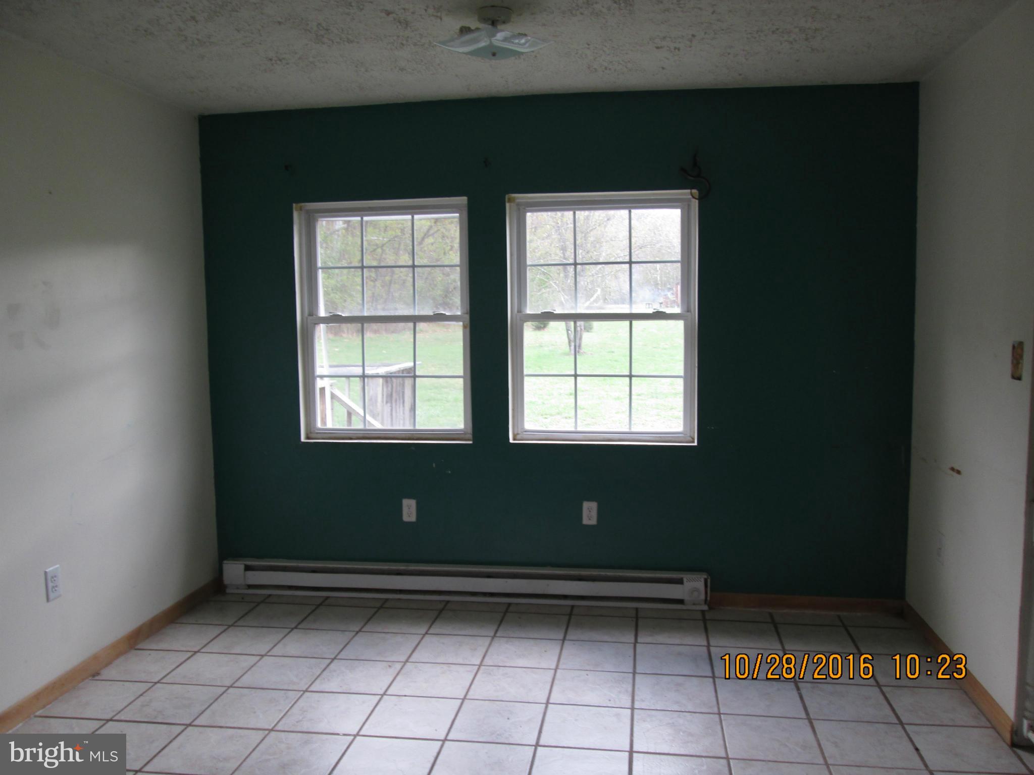 LITTLE MOUNTAIN ESTATES - Residential