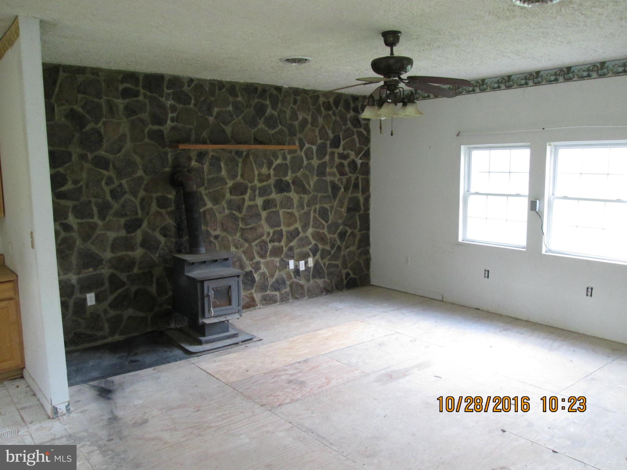 LITTLE MOUNTAIN ESTATES - Residential