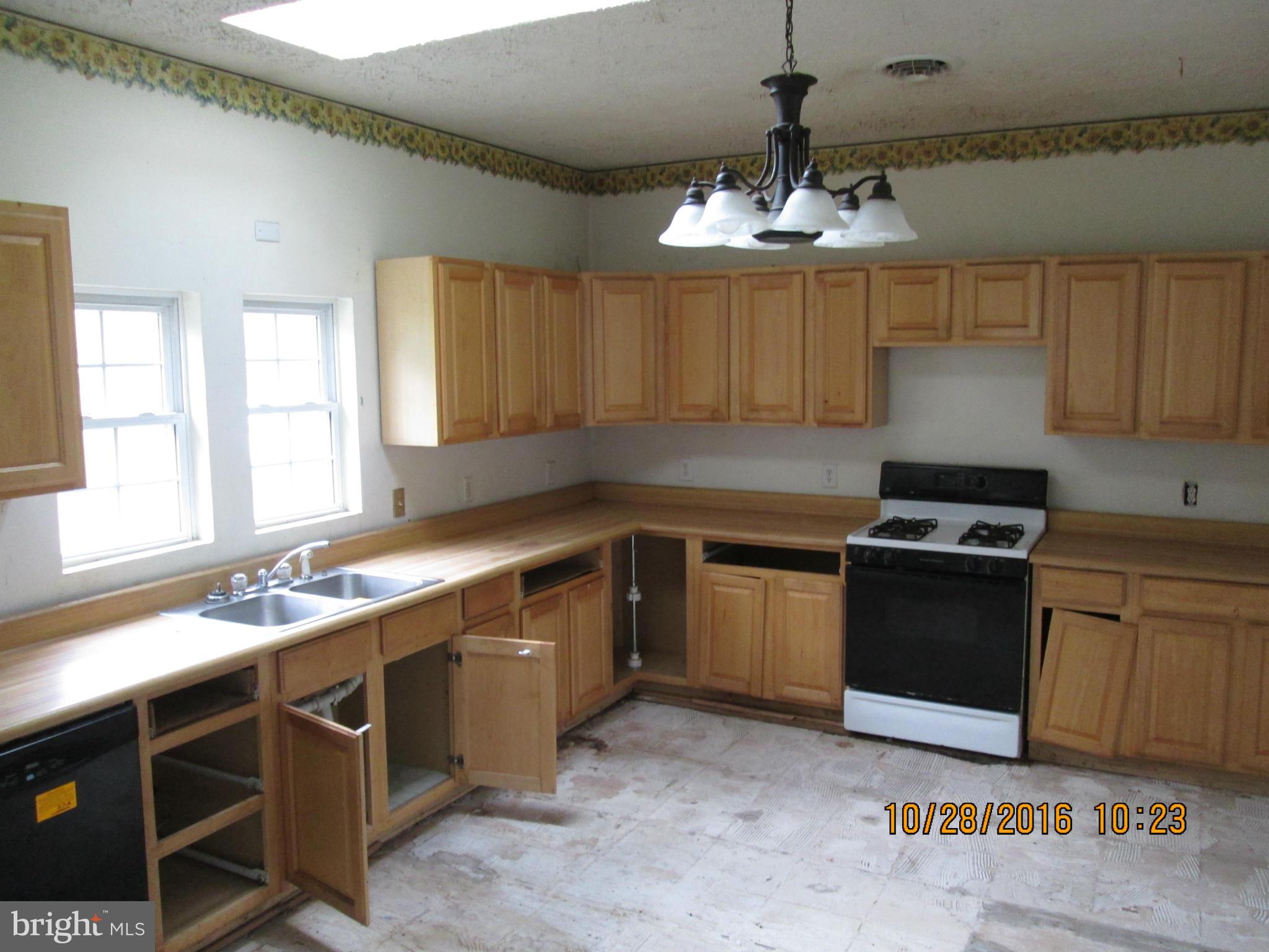 LITTLE MOUNTAIN ESTATES - Residential