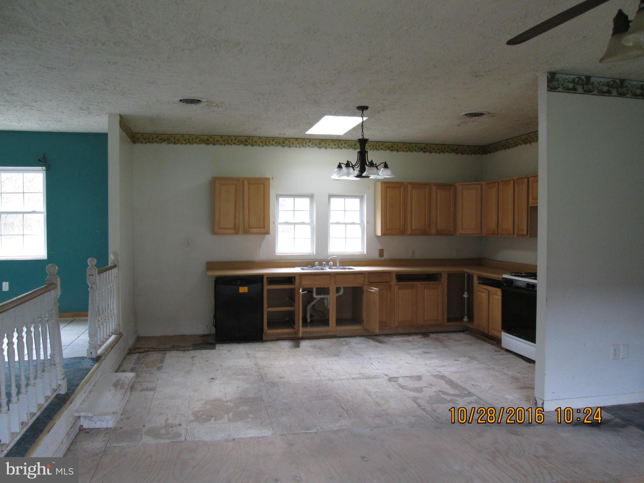 LITTLE MOUNTAIN ESTATES - Residential